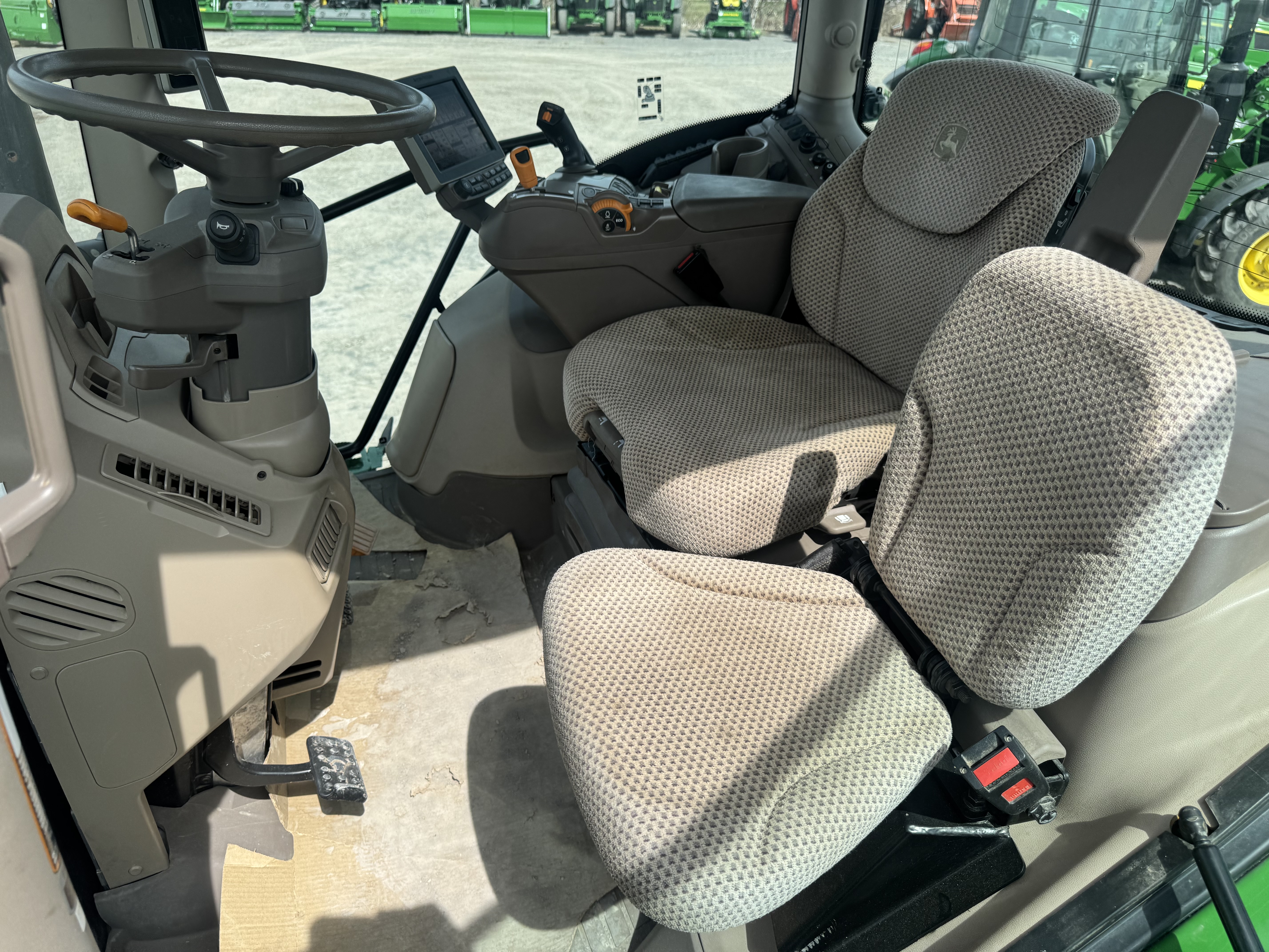 John Deere 6R 215