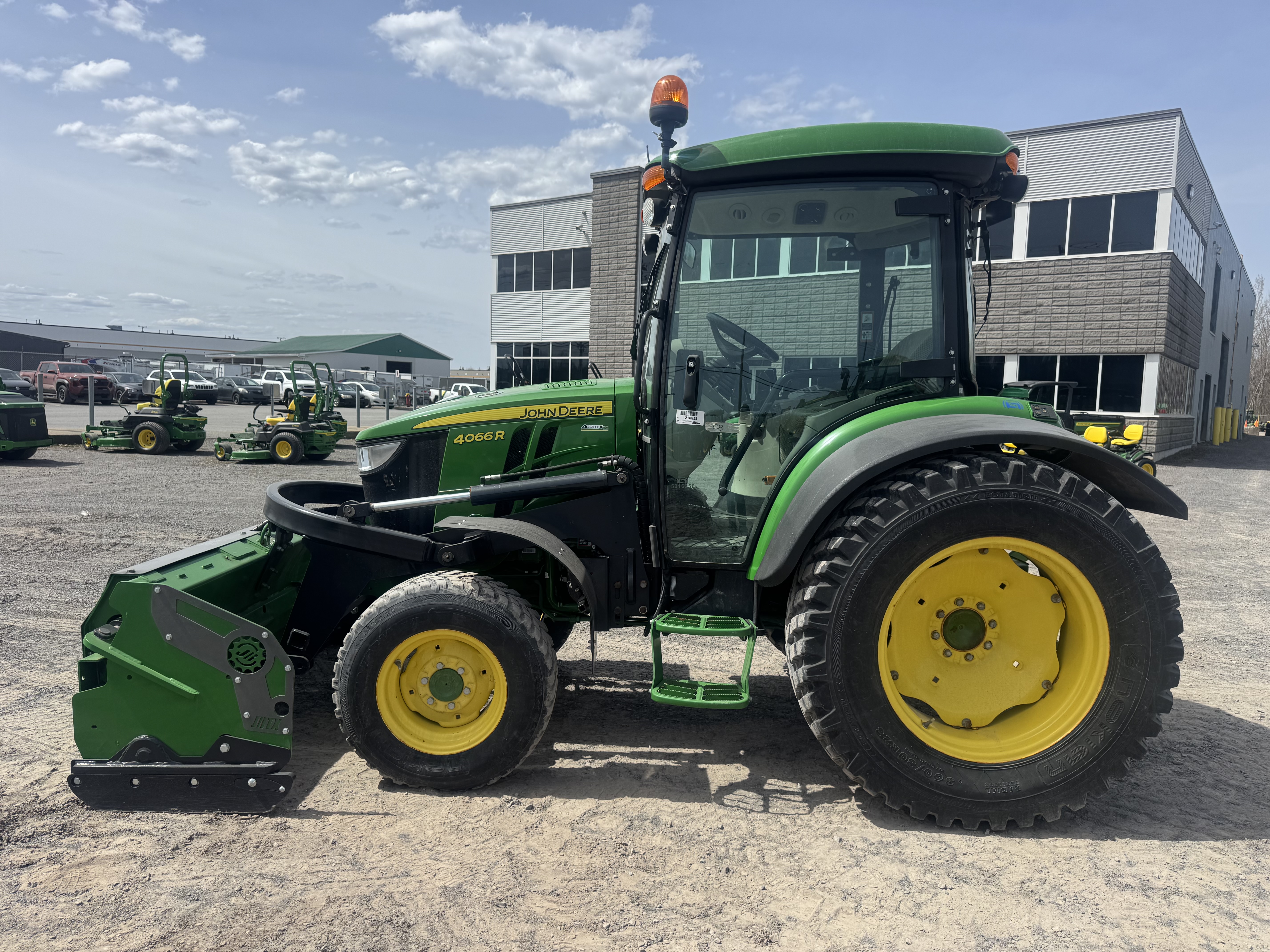 John Deere 4066R NOKIAN GRATTE