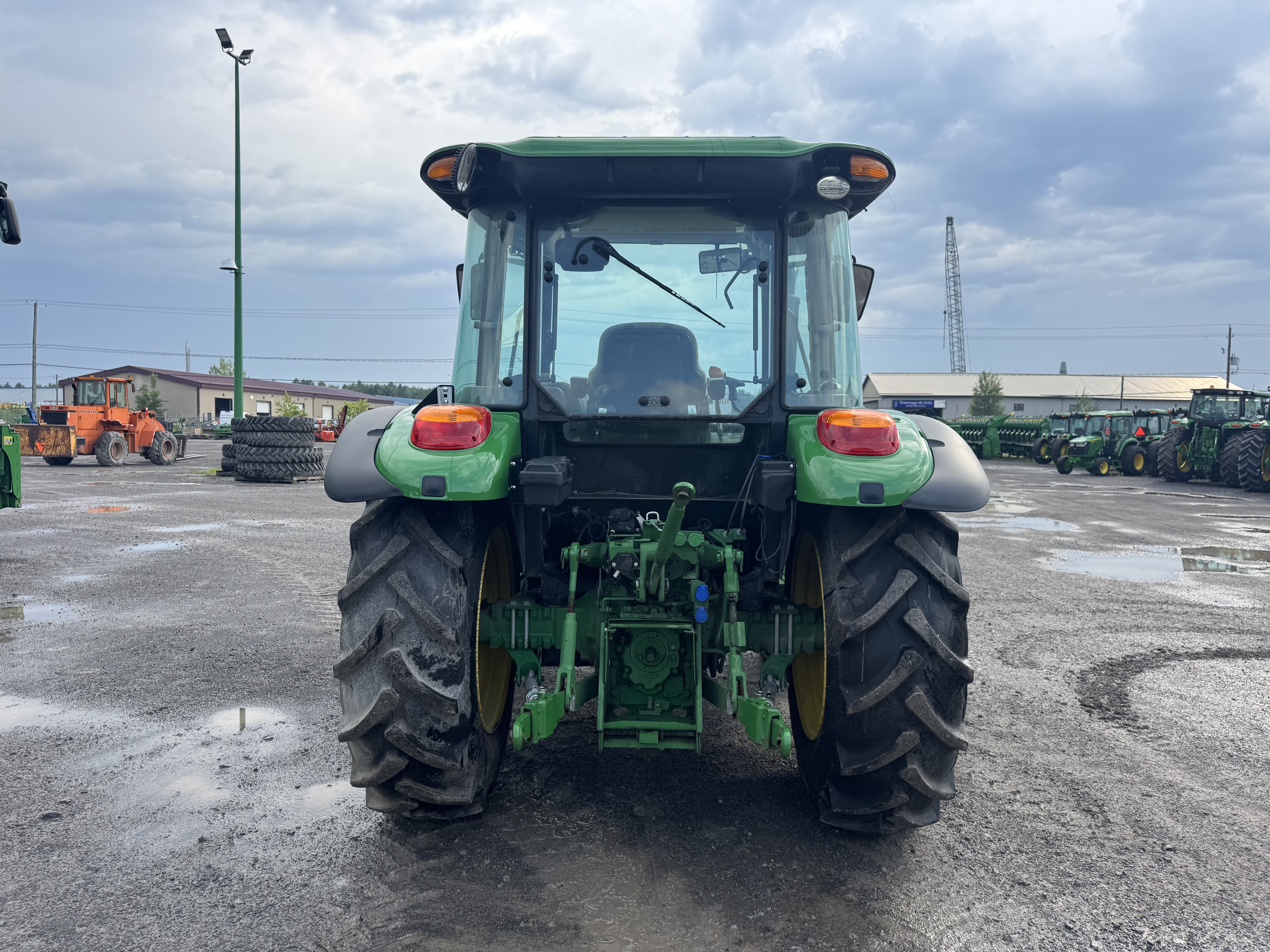 John Deere 5075E