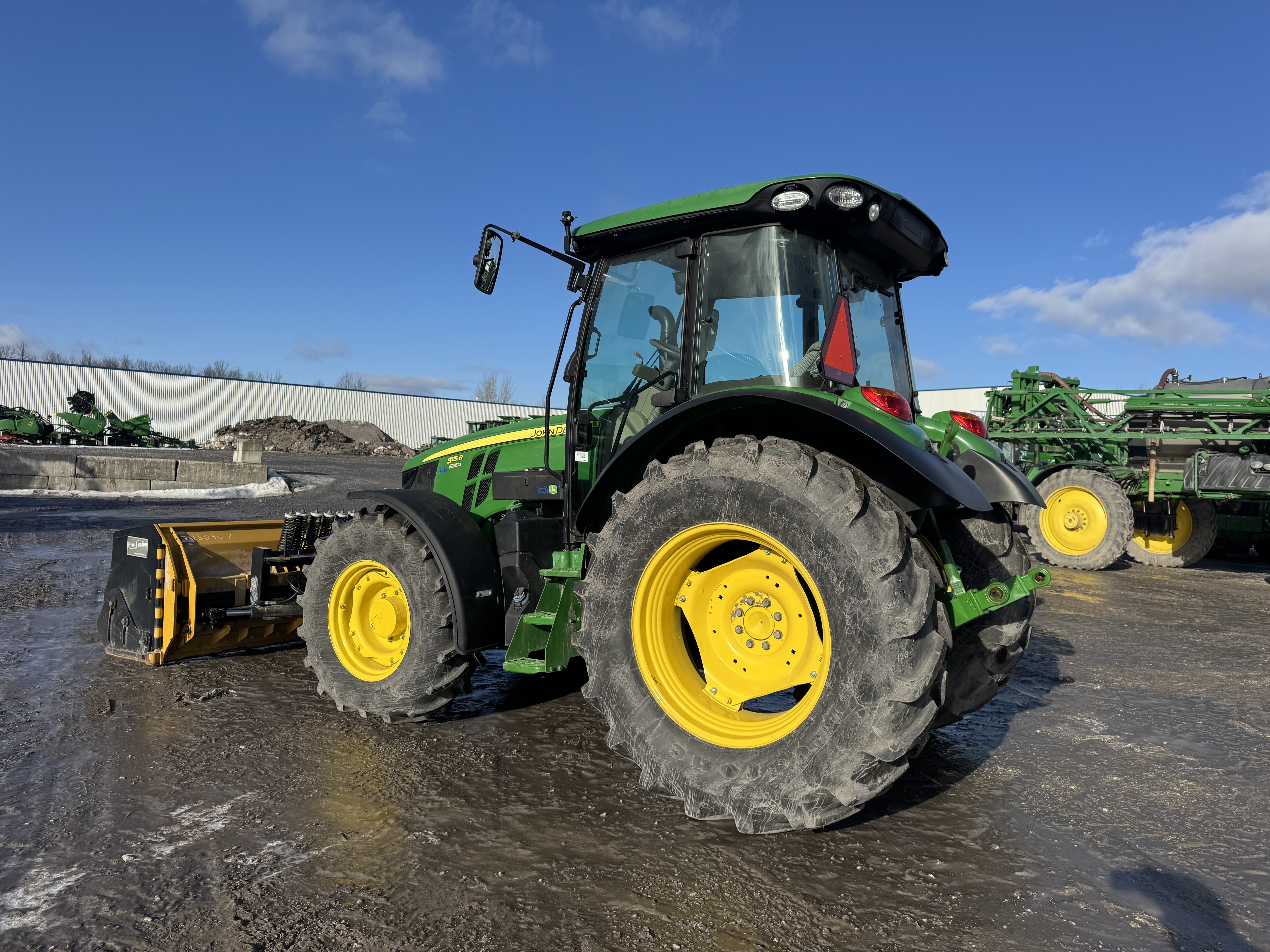 John Deere 5115R  GRATTE