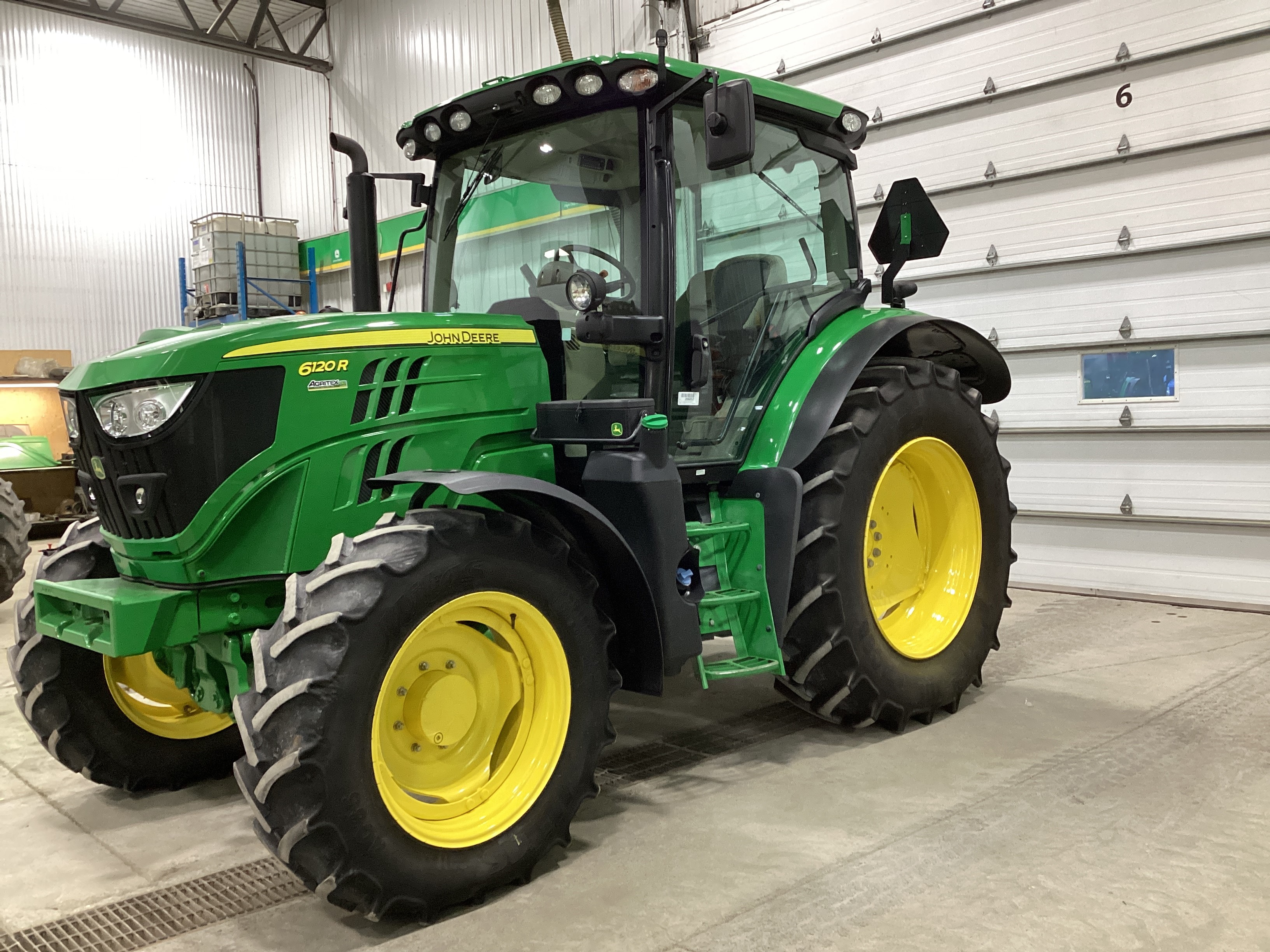 John Deere 6120R 