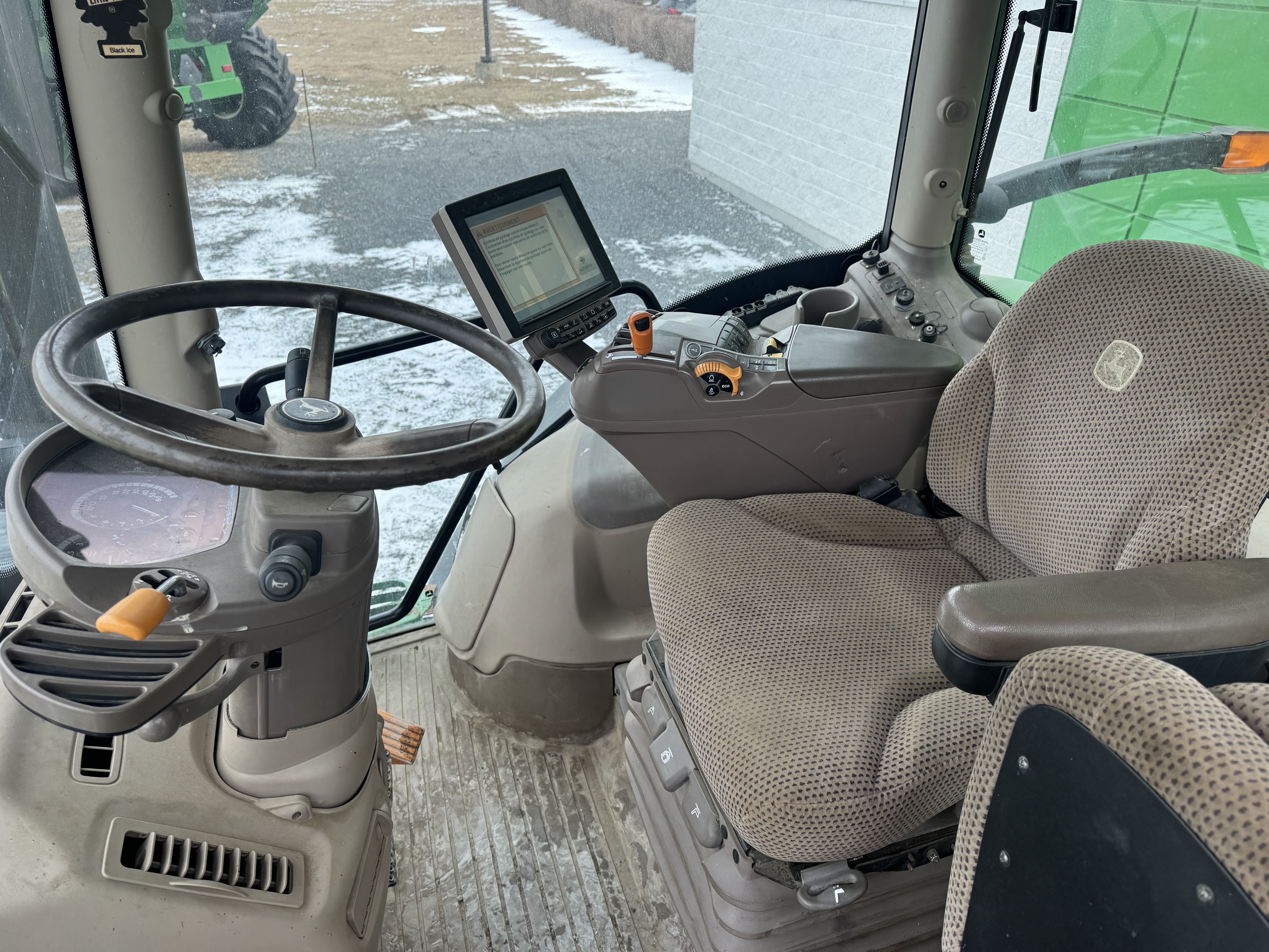 John Deere 6215R FRT HITCH PTO