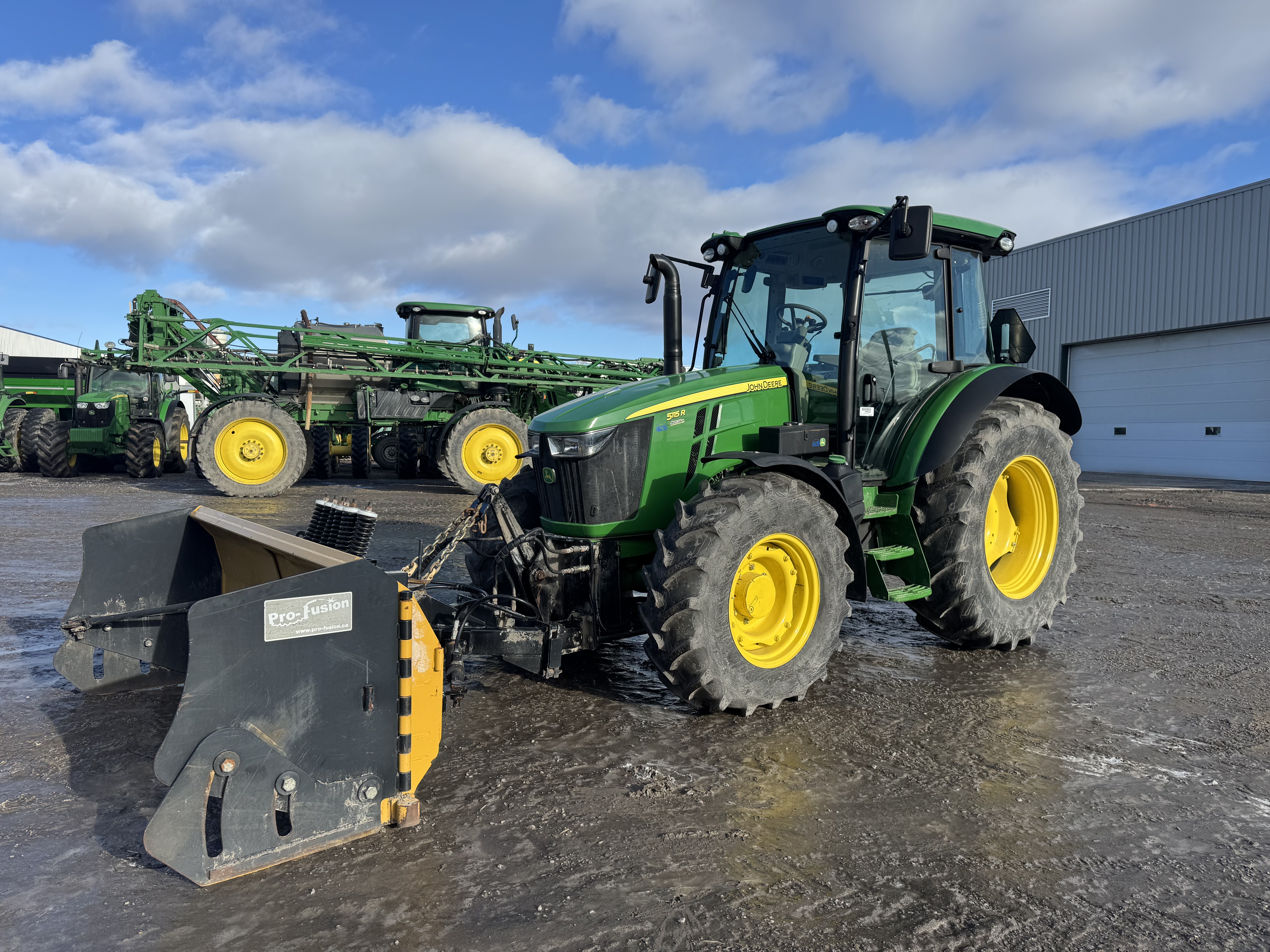 John Deere 5115R  GRATTE