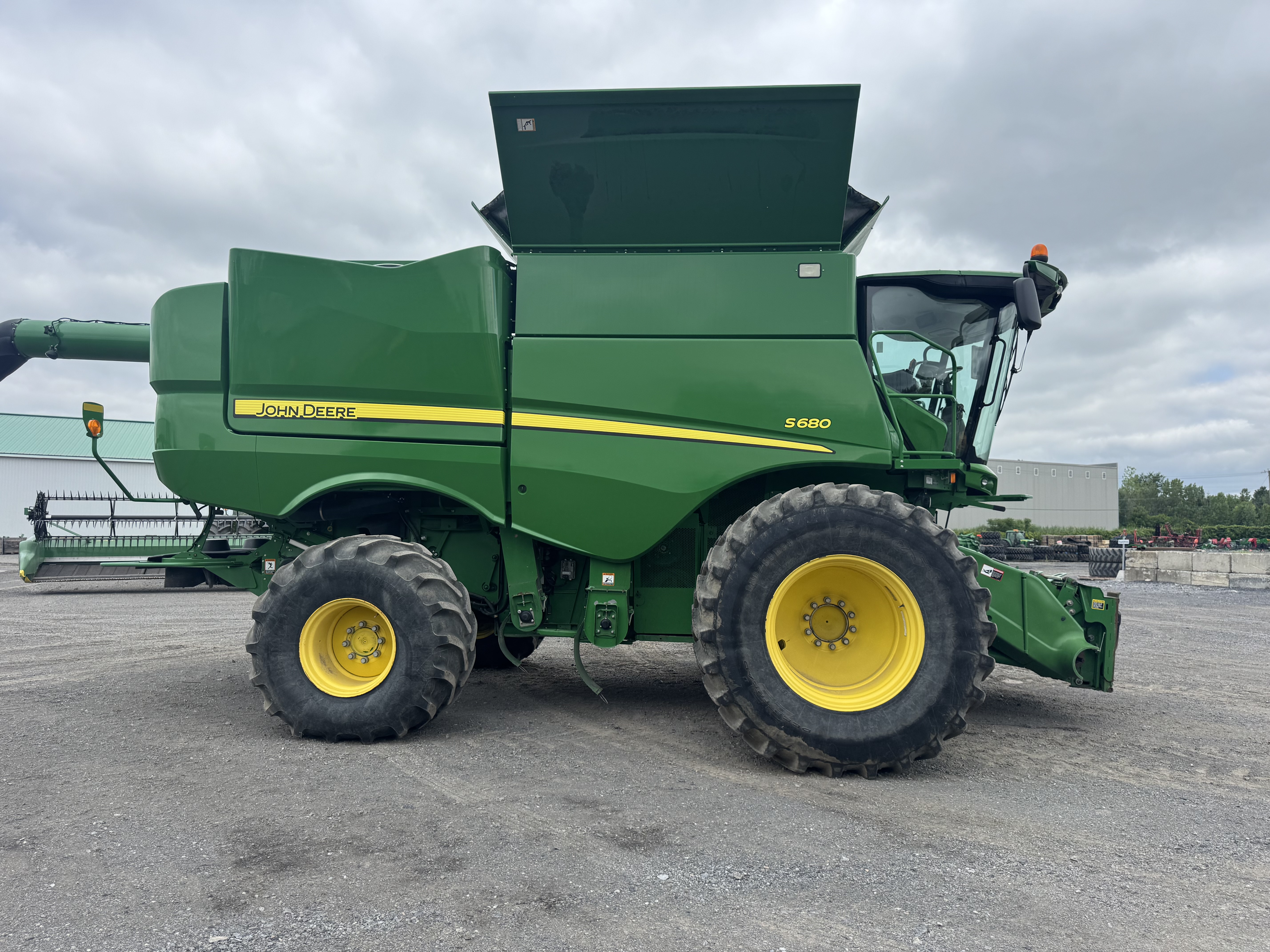 John Deere S680