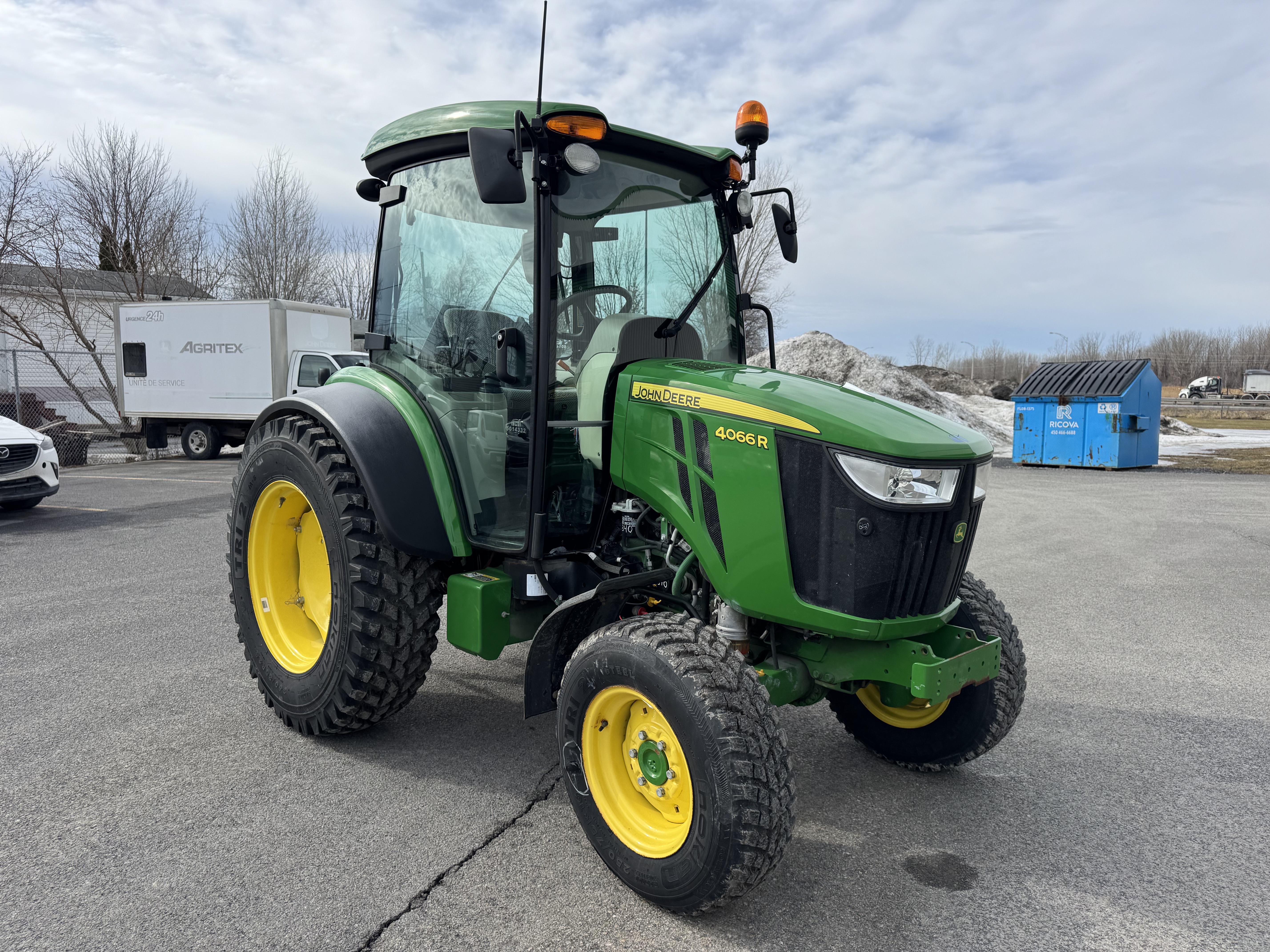 John Deere 4066R NOKIAN 