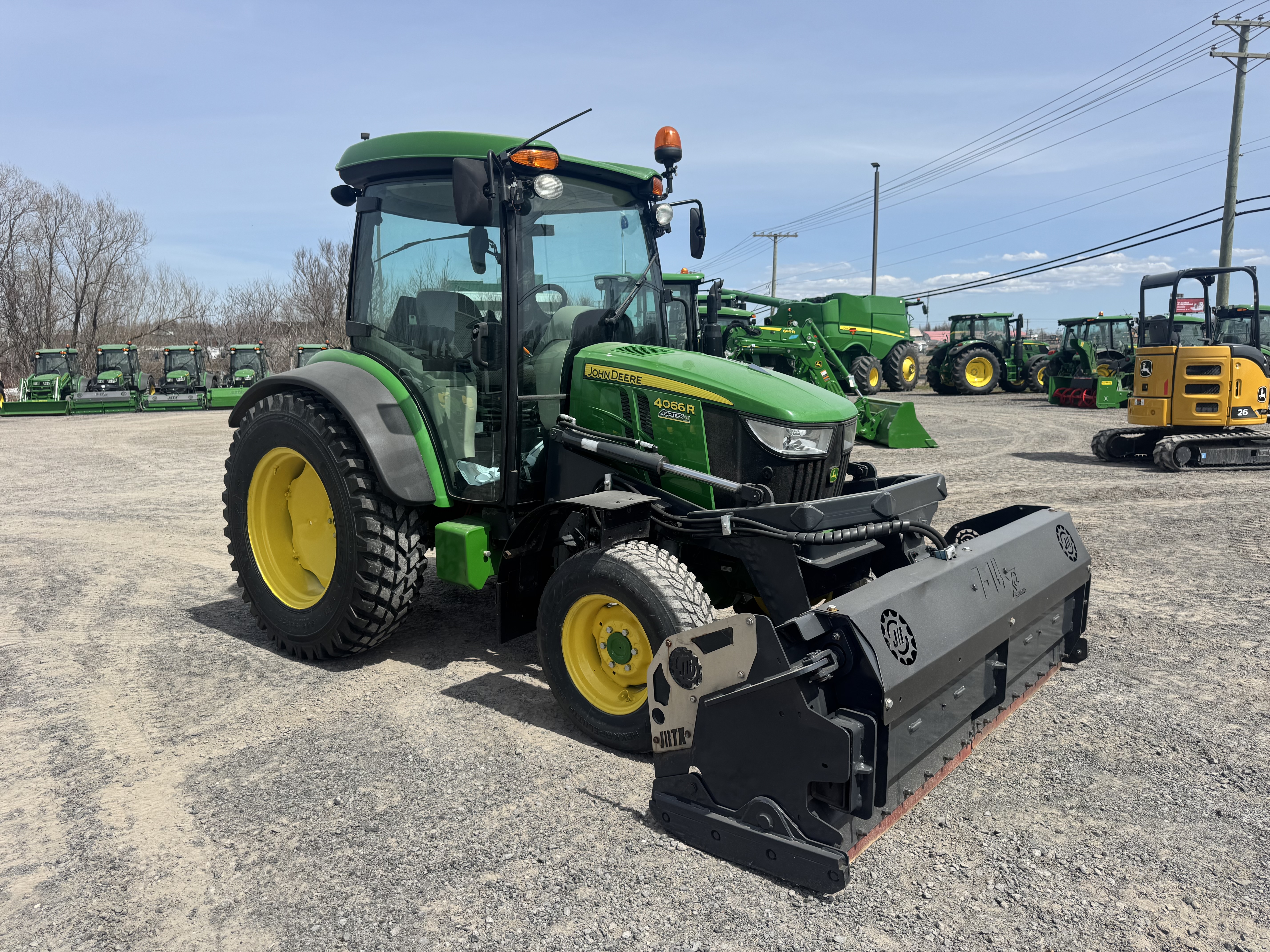 John Deere 4066R GRATTE NOKIAN    