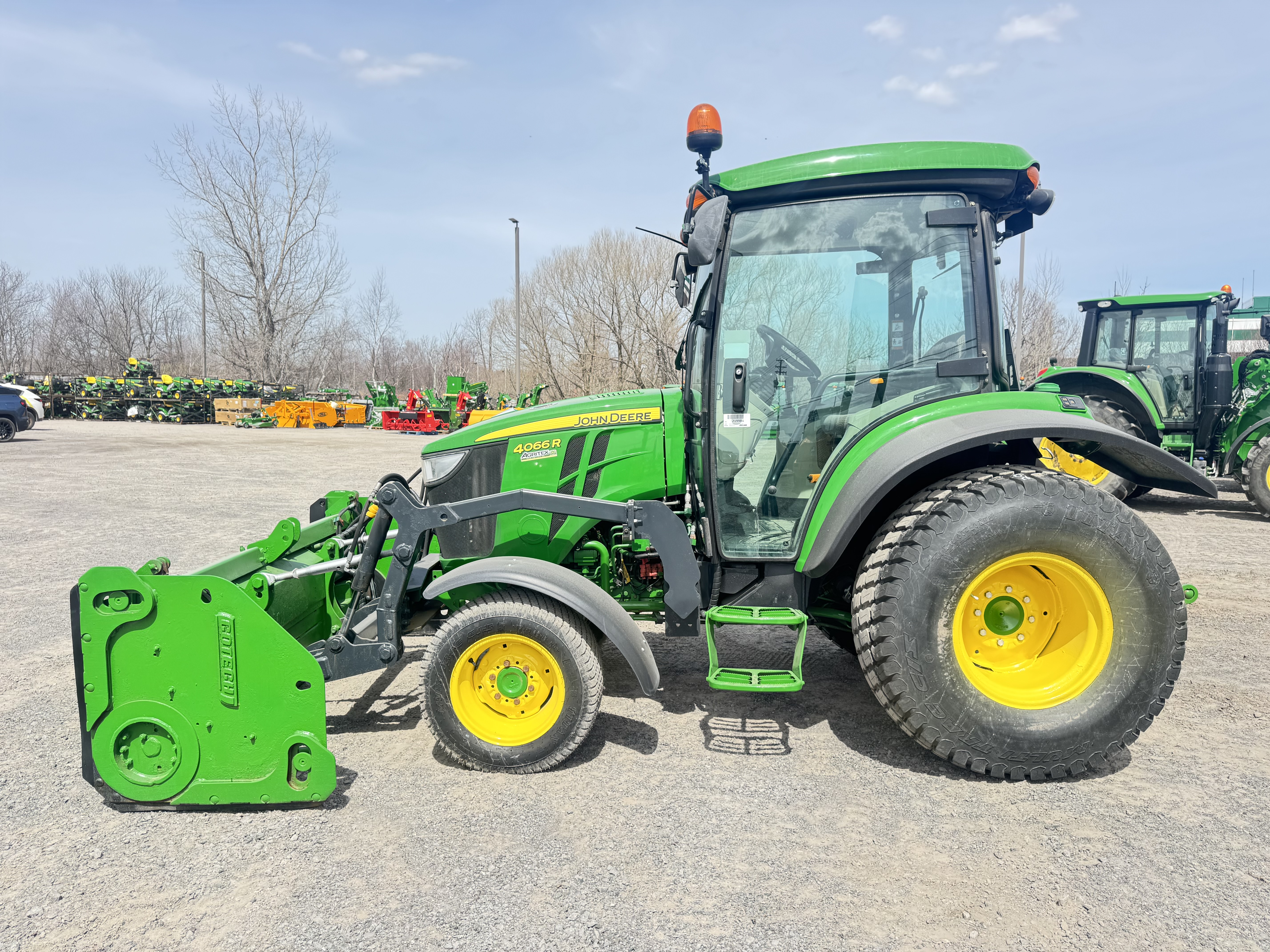 John Deere 4066R GRATTE TURF    