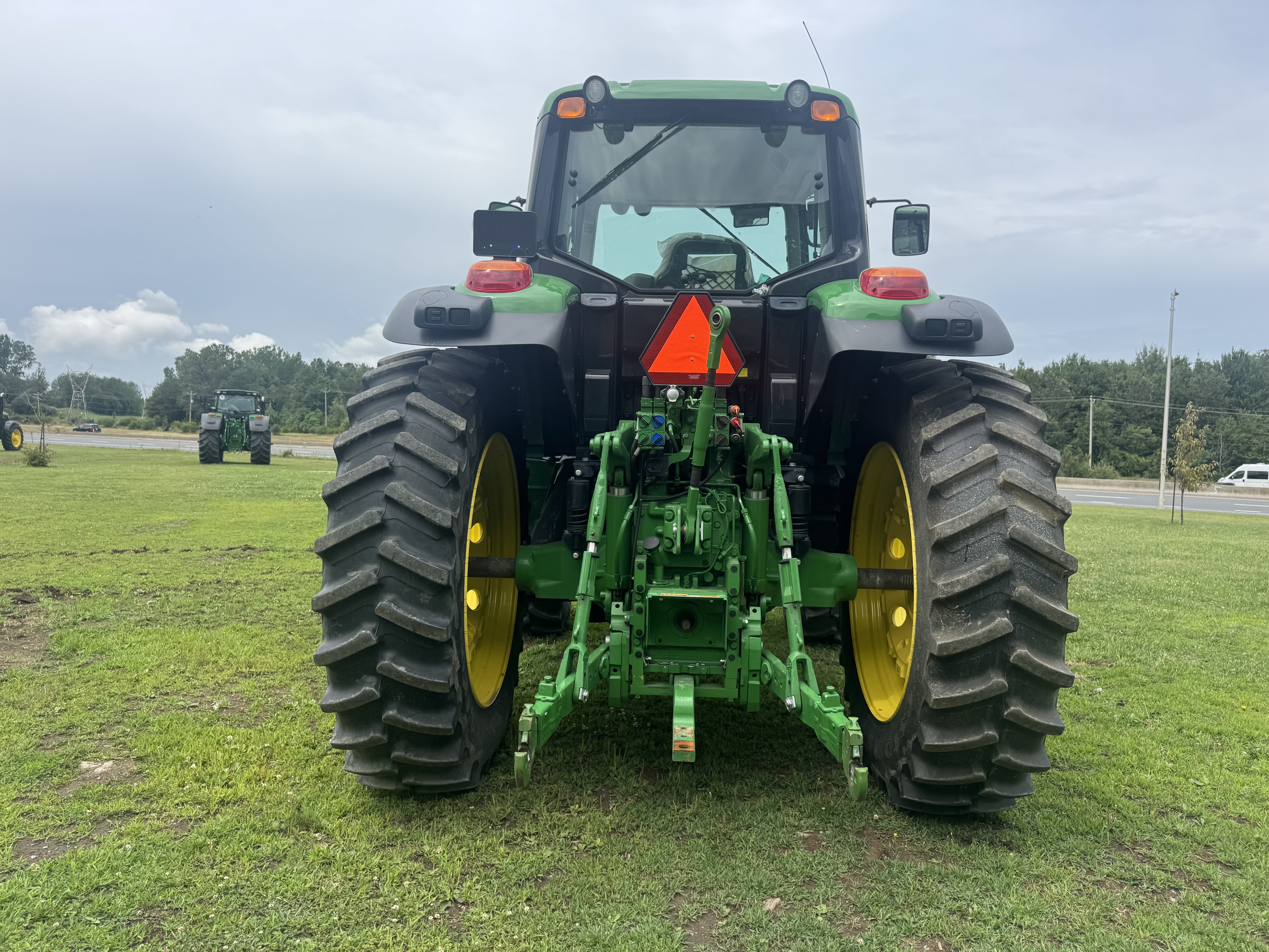 John Deere 6175M FRT HITCH PTO