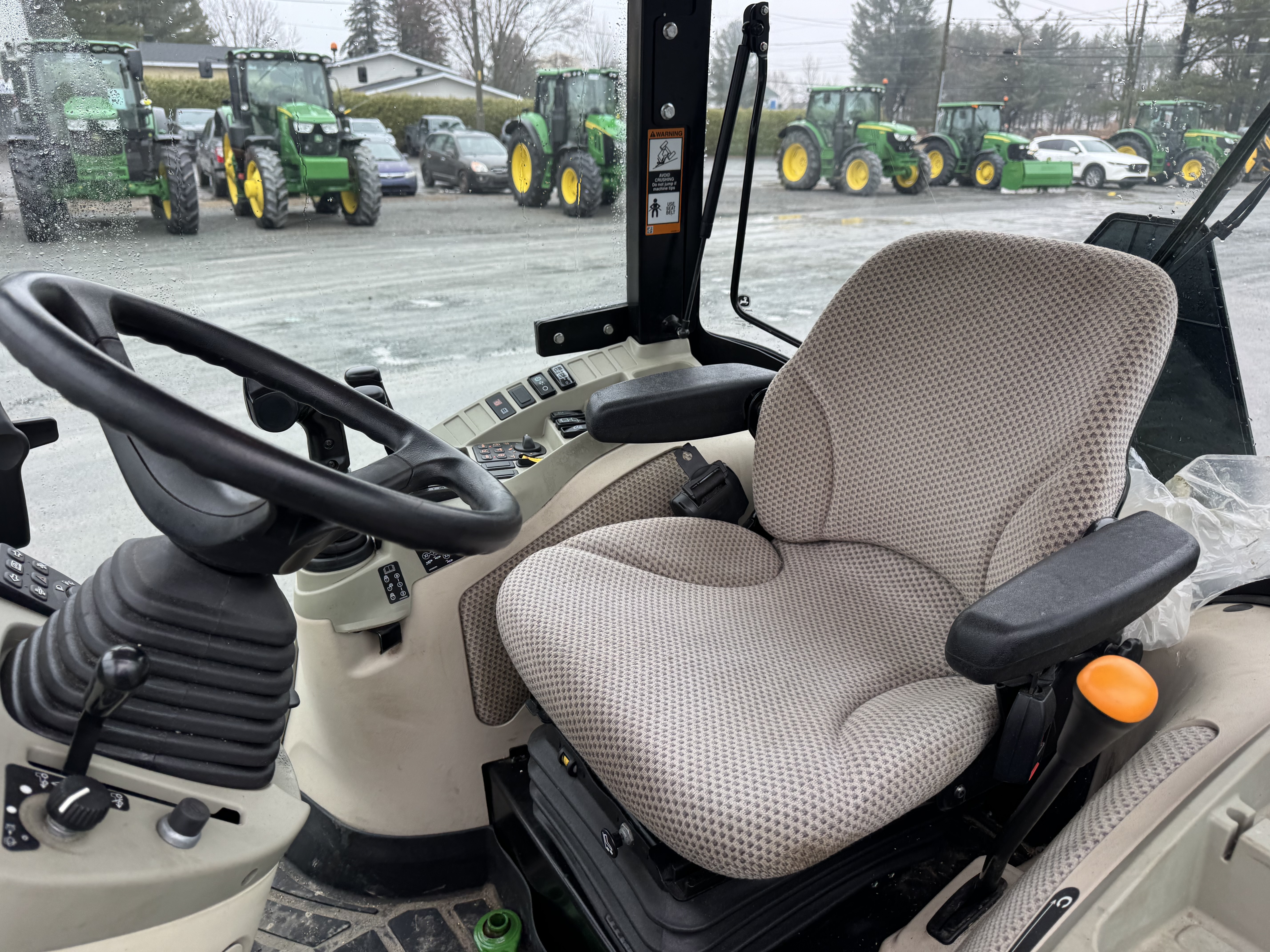 John Deere 4066R GRATTE NOKIAN    