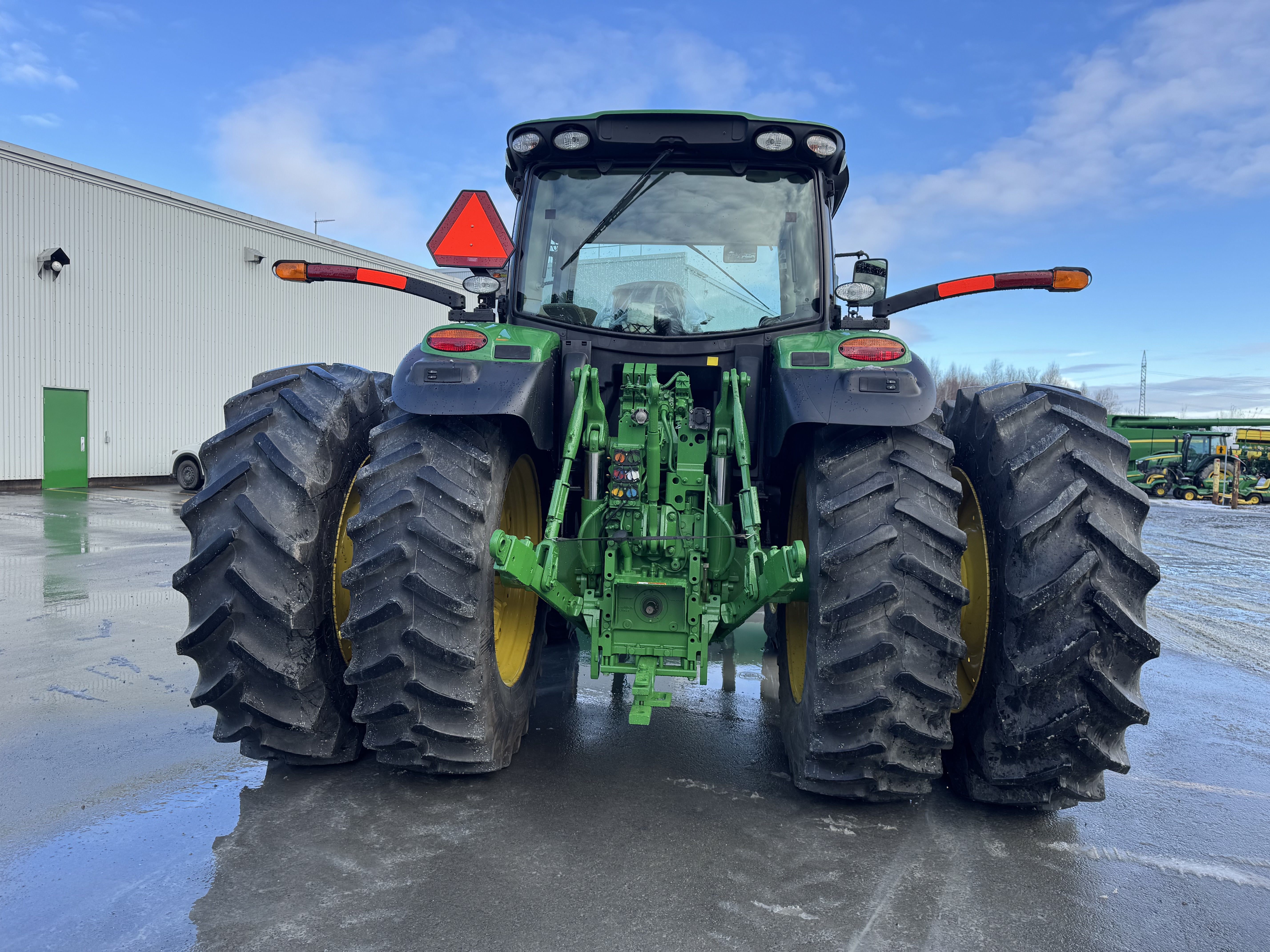 John Deere 6145R 