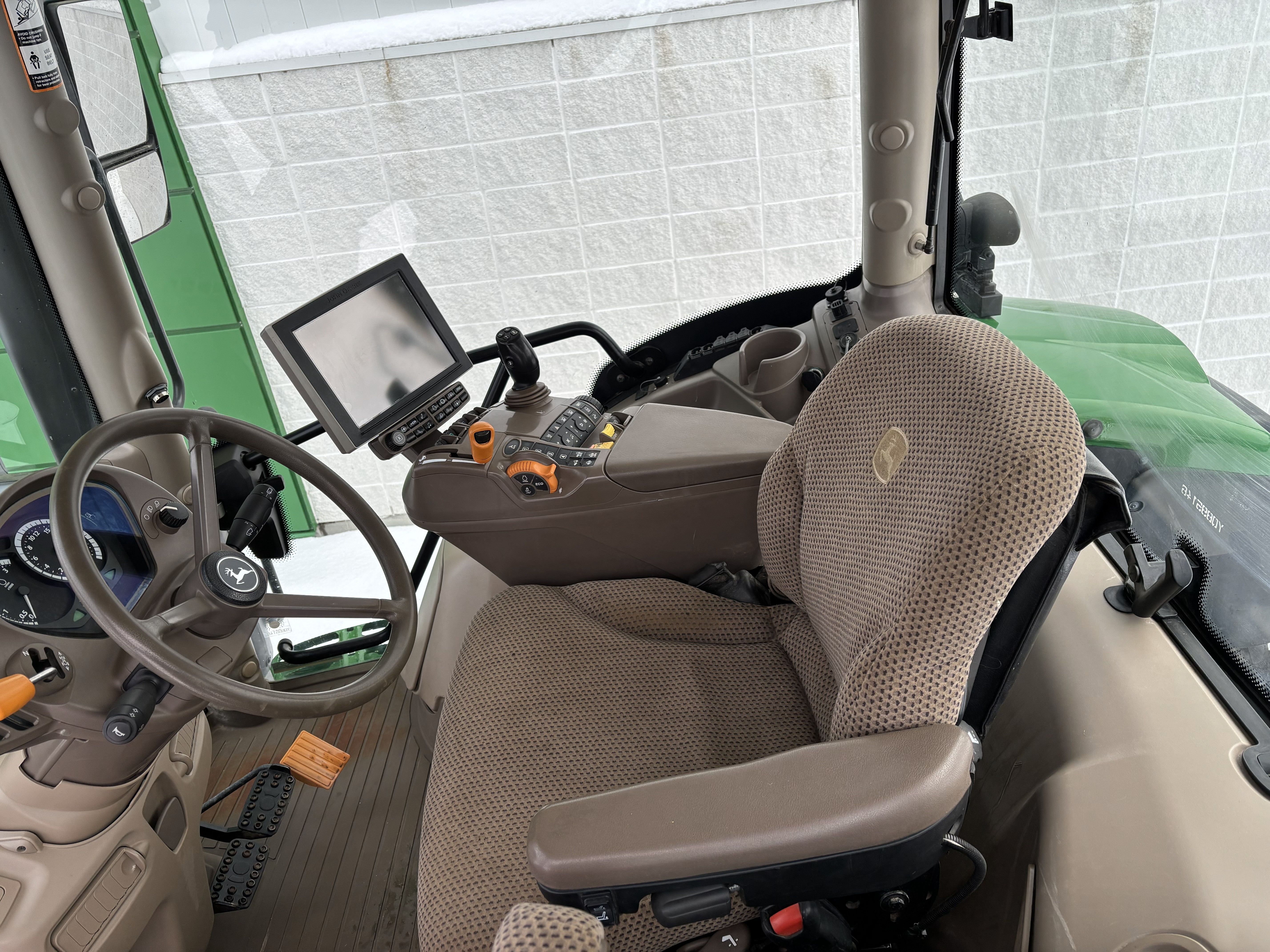 John Deere 6155R FRT HITCH PTO