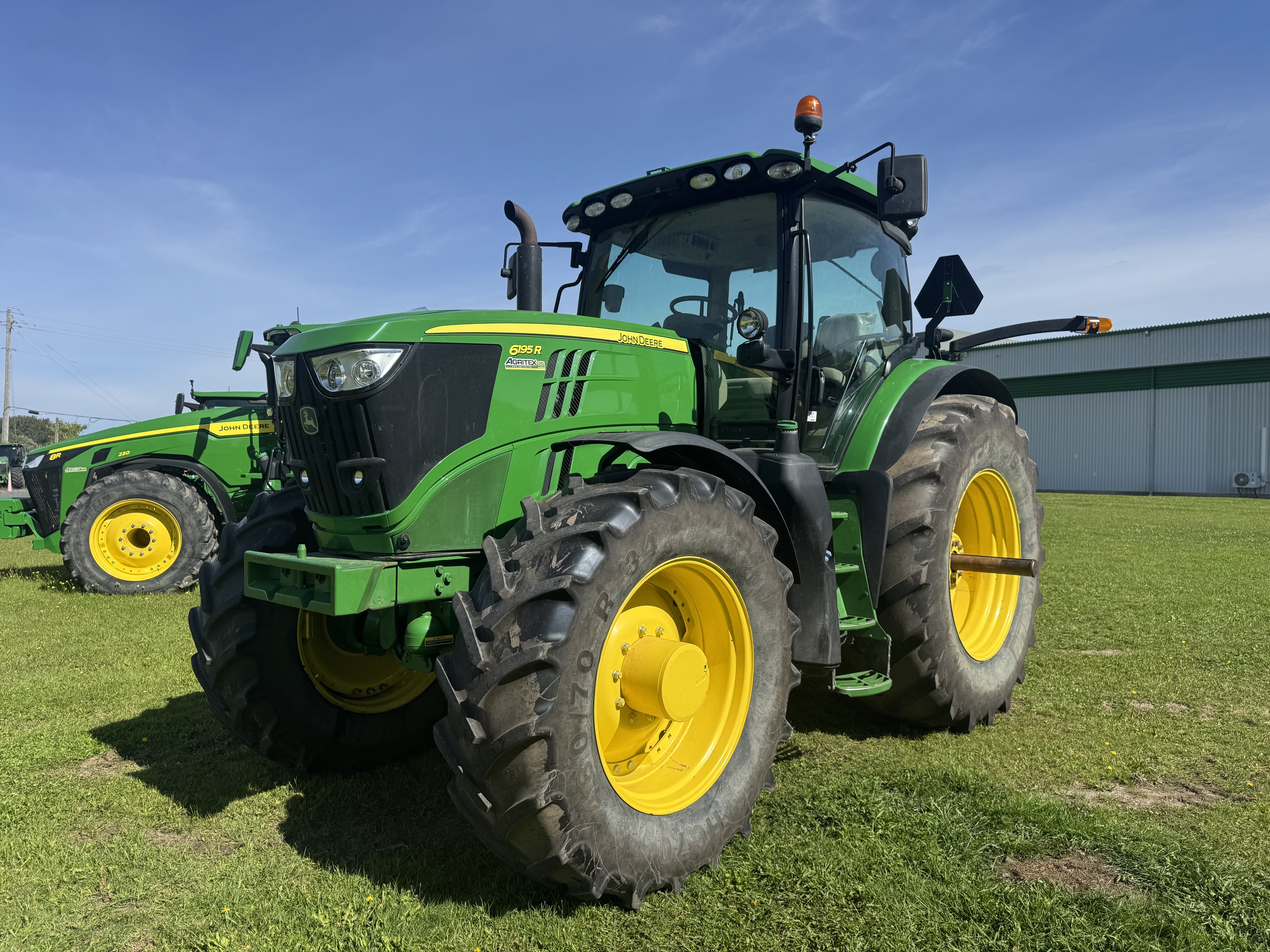 John Deere 6195R 