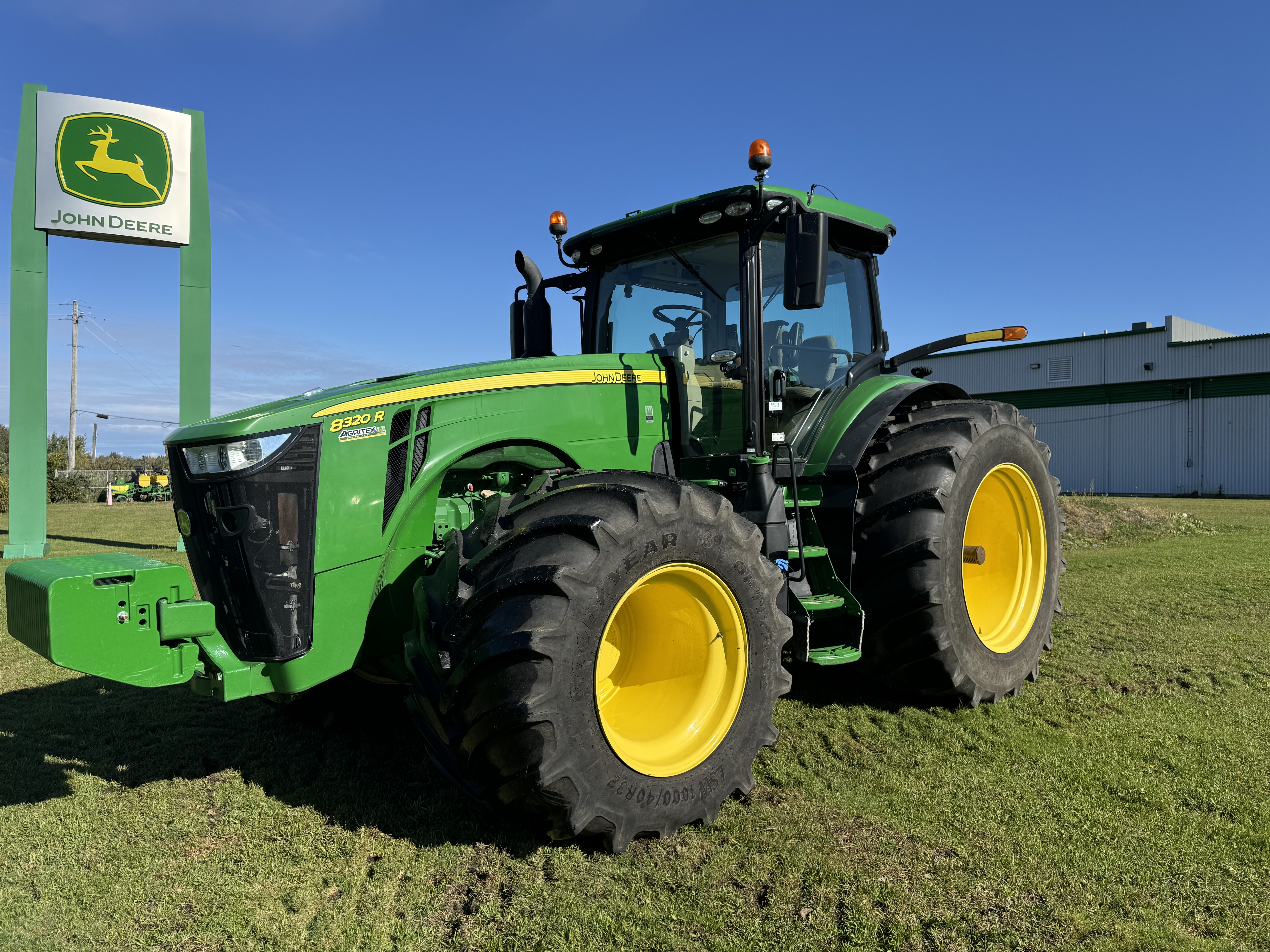 John Deere 8320R