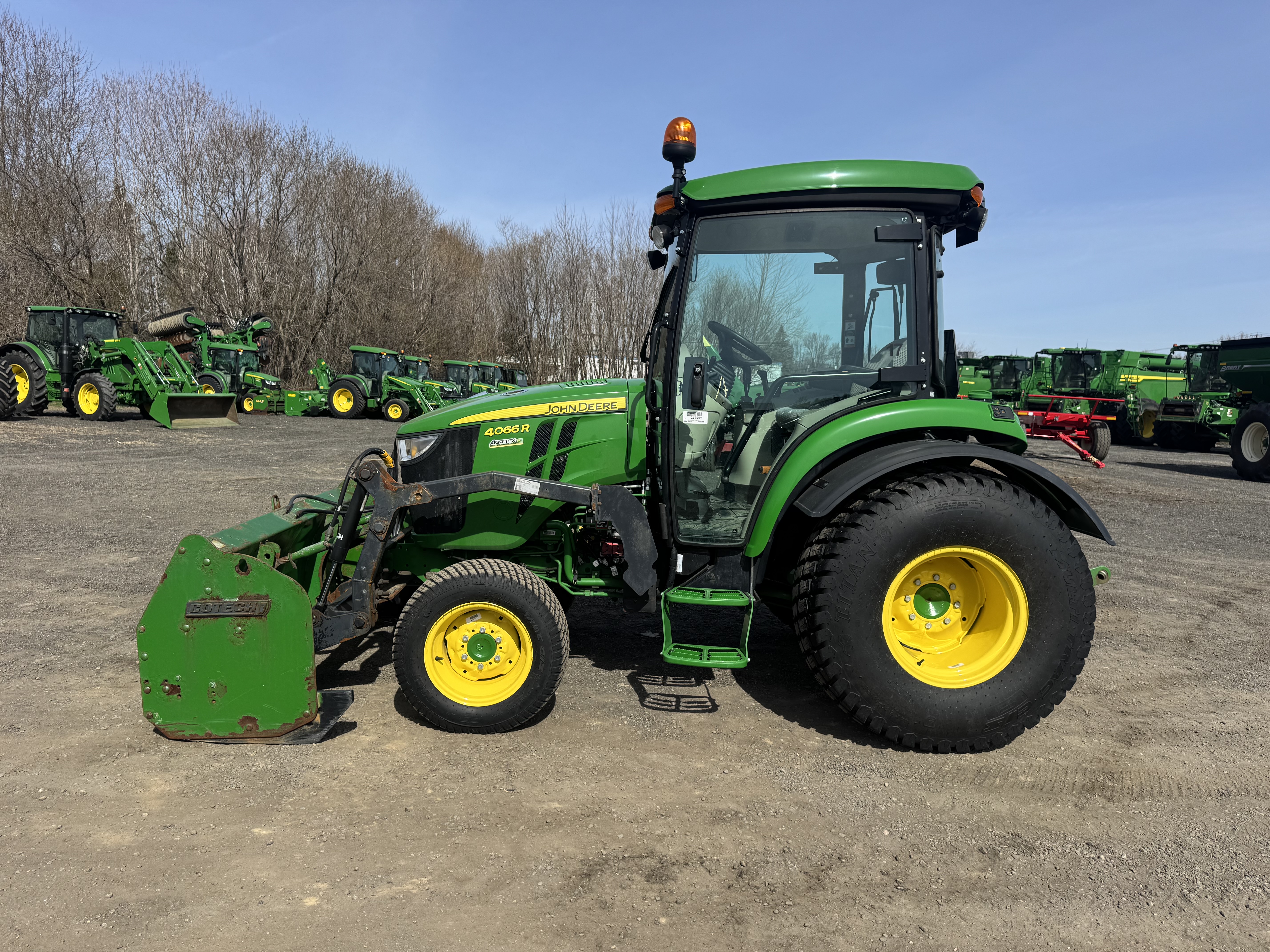 John Deere 4066R GRATTE TURF    