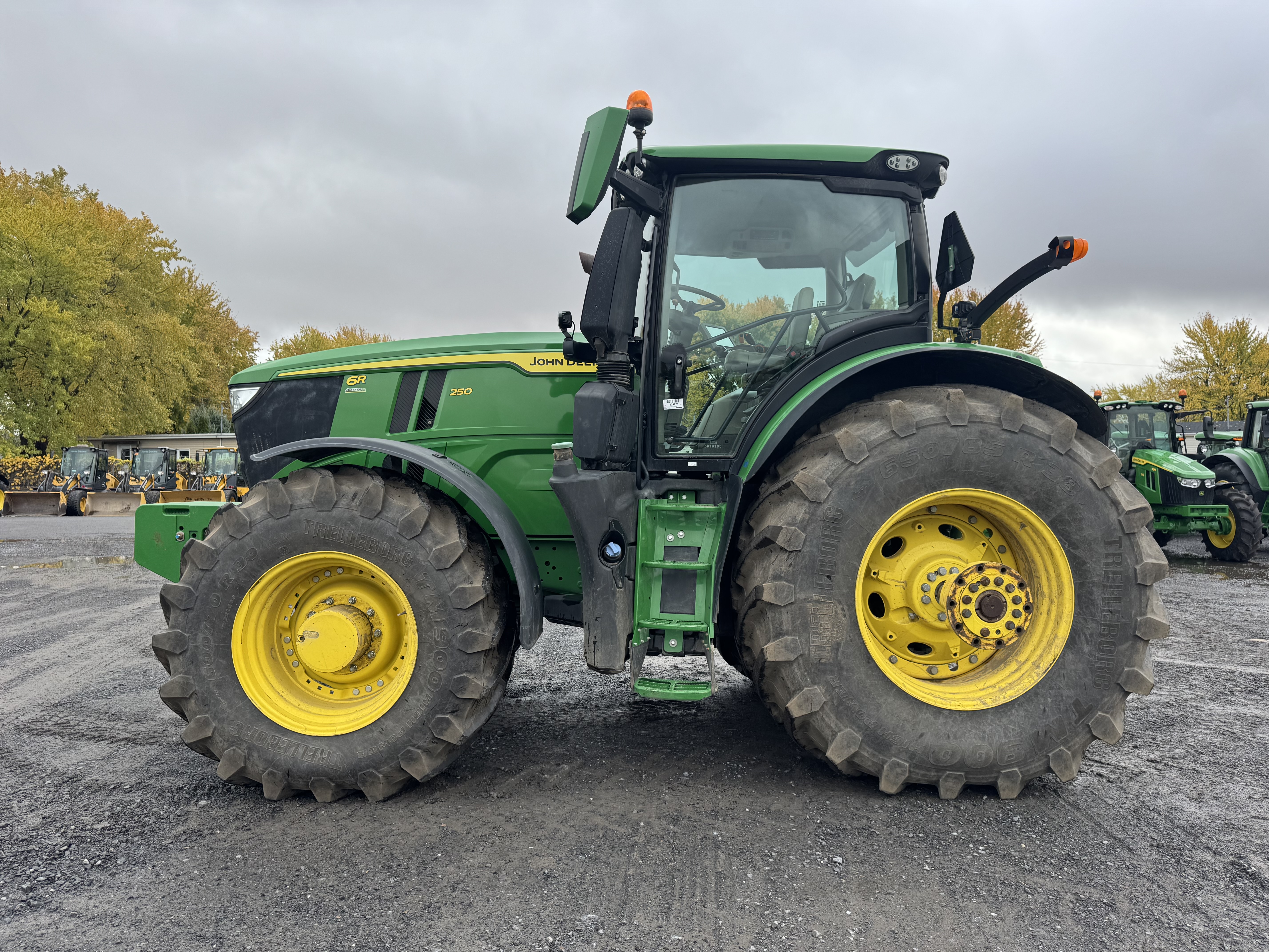 John Deere 6R 250