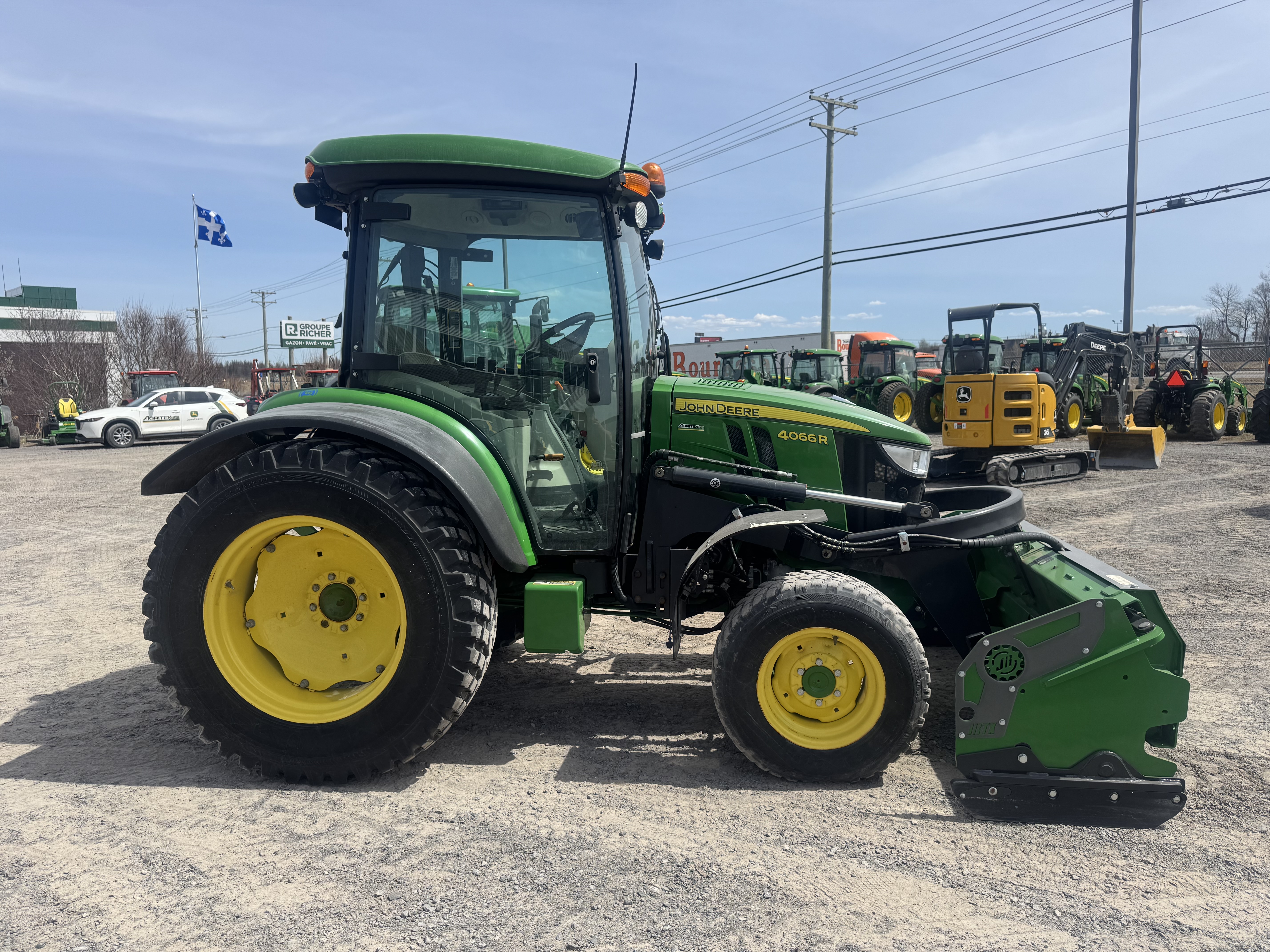 John Deere 4066R NOKIAN GRATTE
