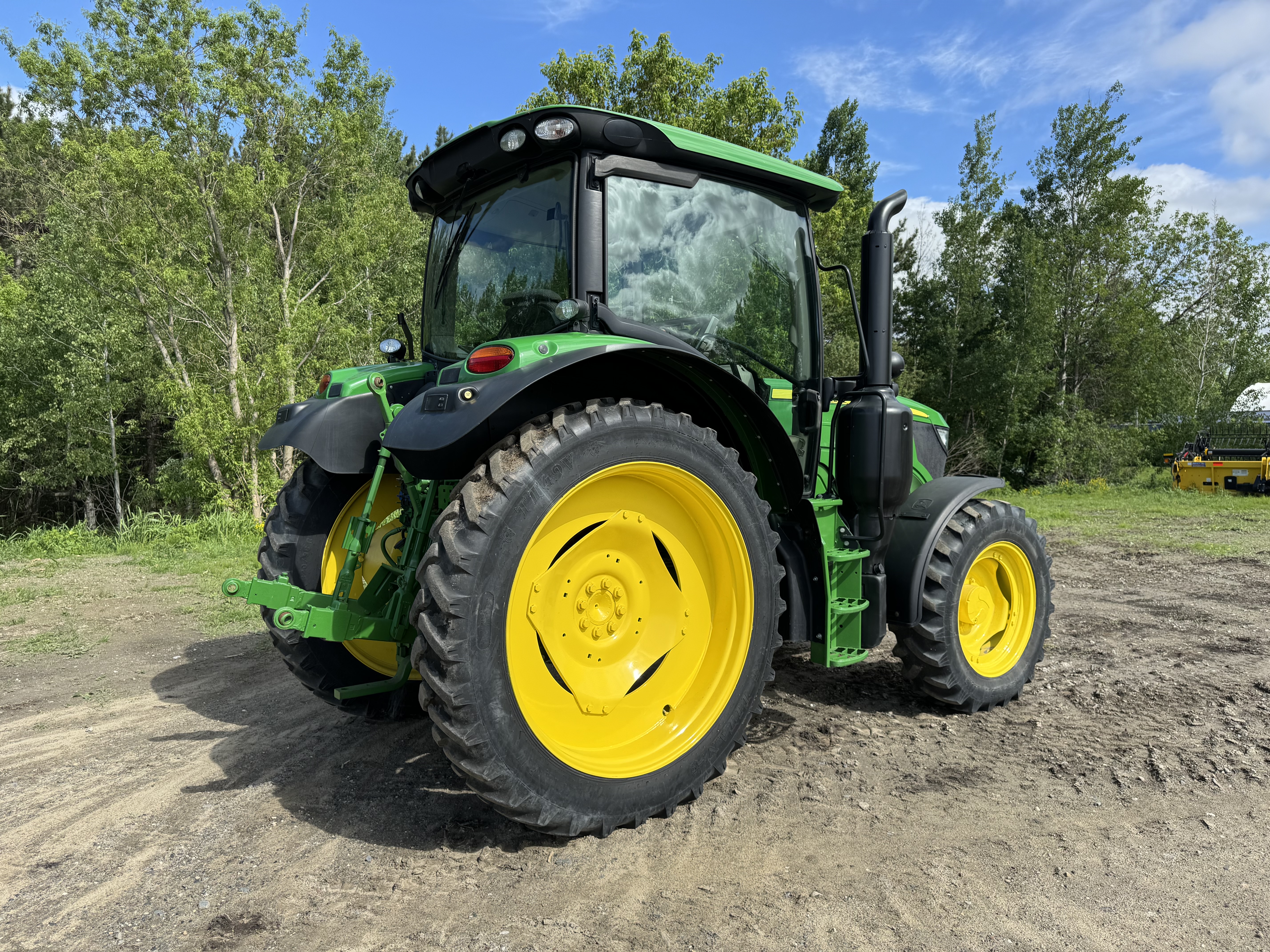 John Deere 6120R  
