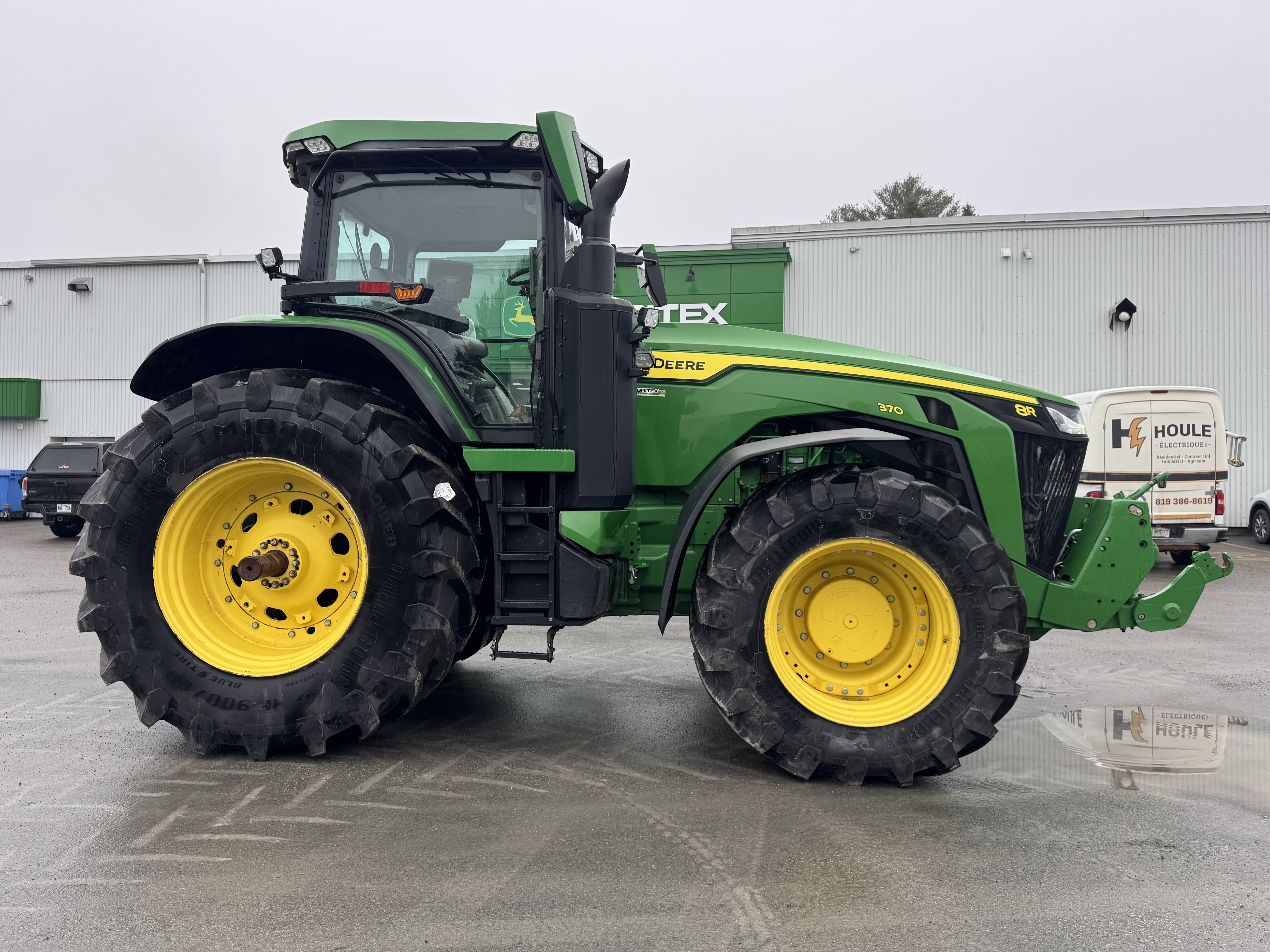 John Deere 8R 370 FRT HTCH PTO