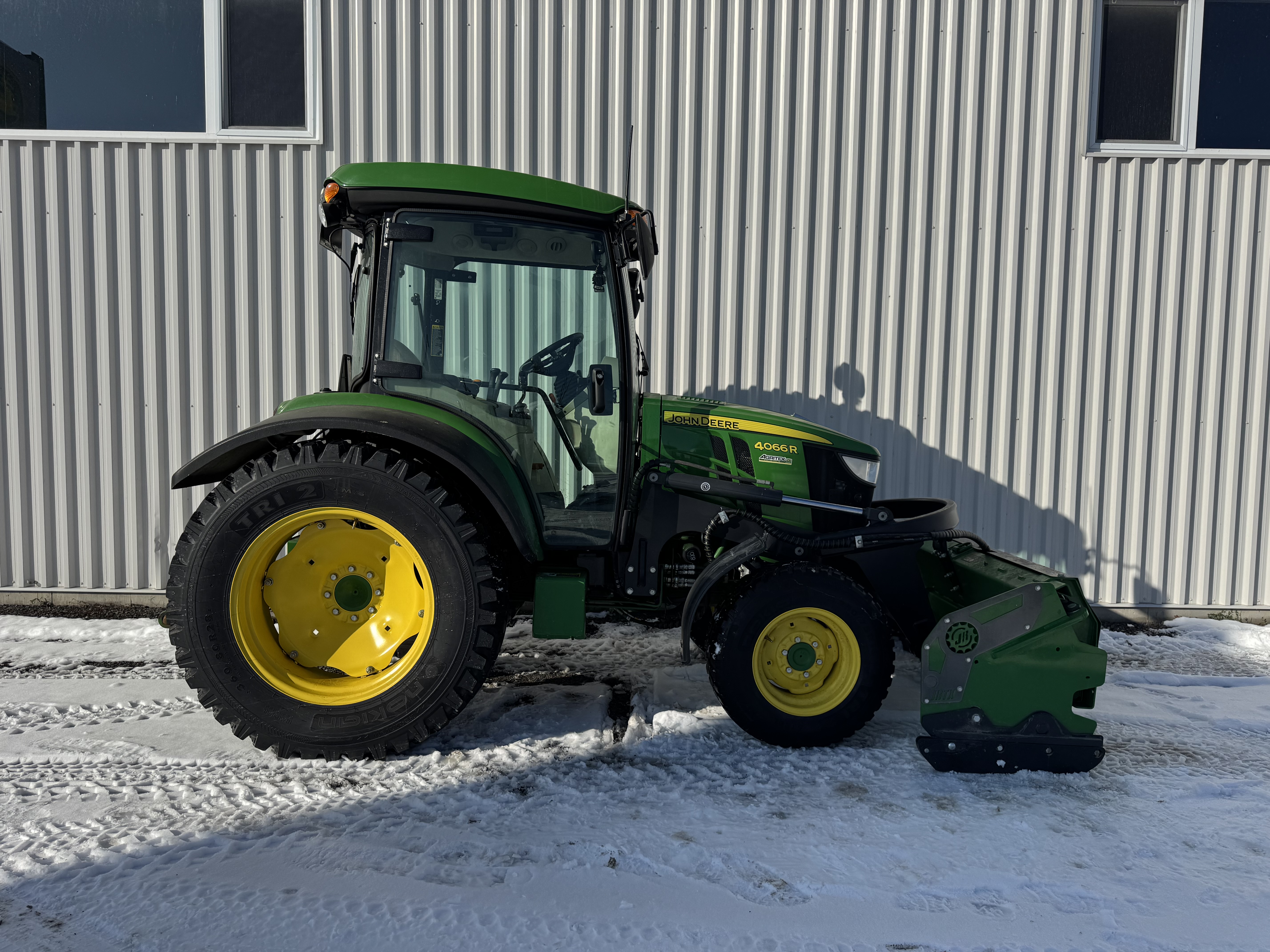 John Deere 4066R GRATTE NOKIAN    