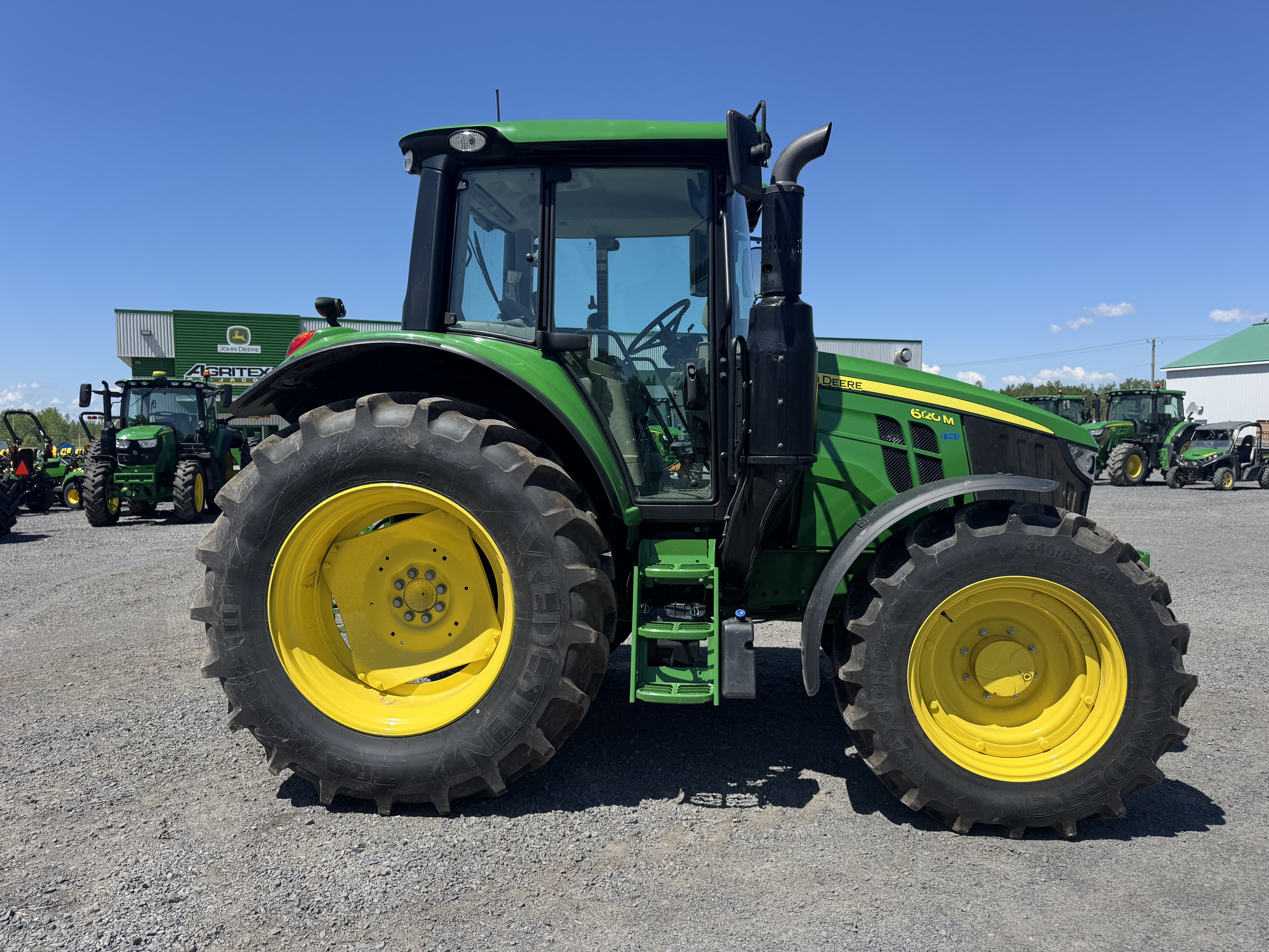 John Deere 6120M