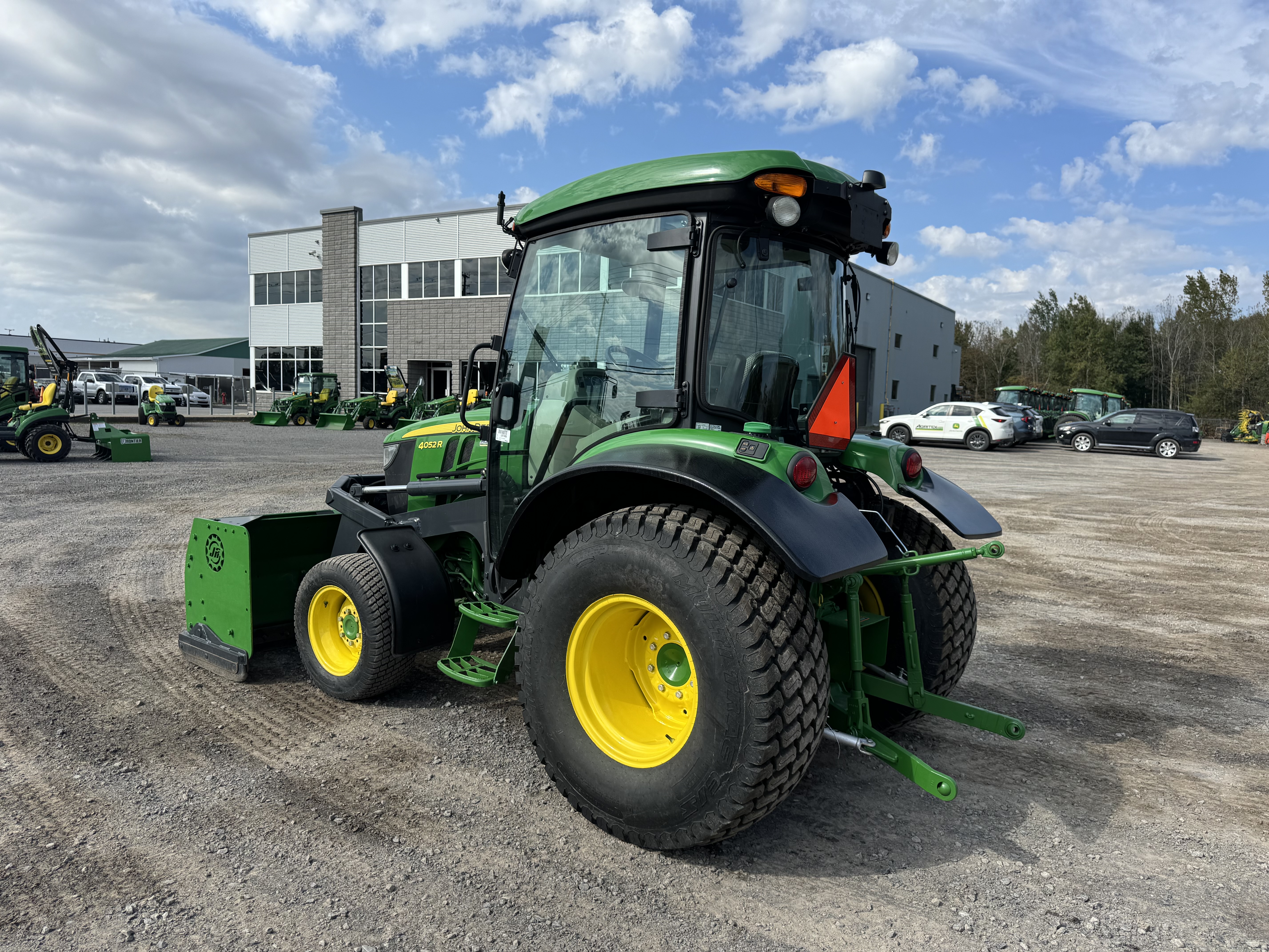 John Deere 4052R GRATTE TURF   