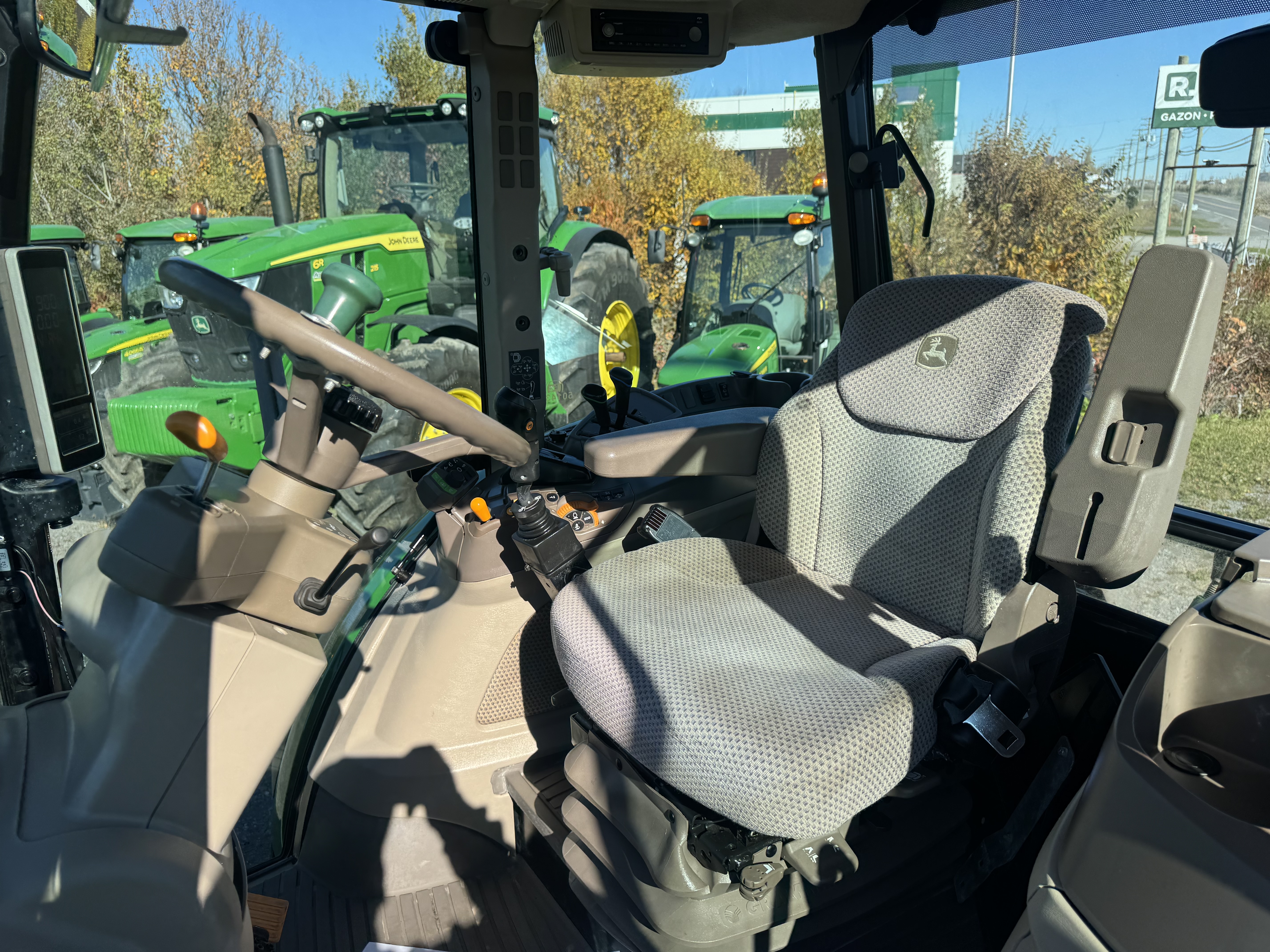 John Deere 5100R NOKIAN GRATTE