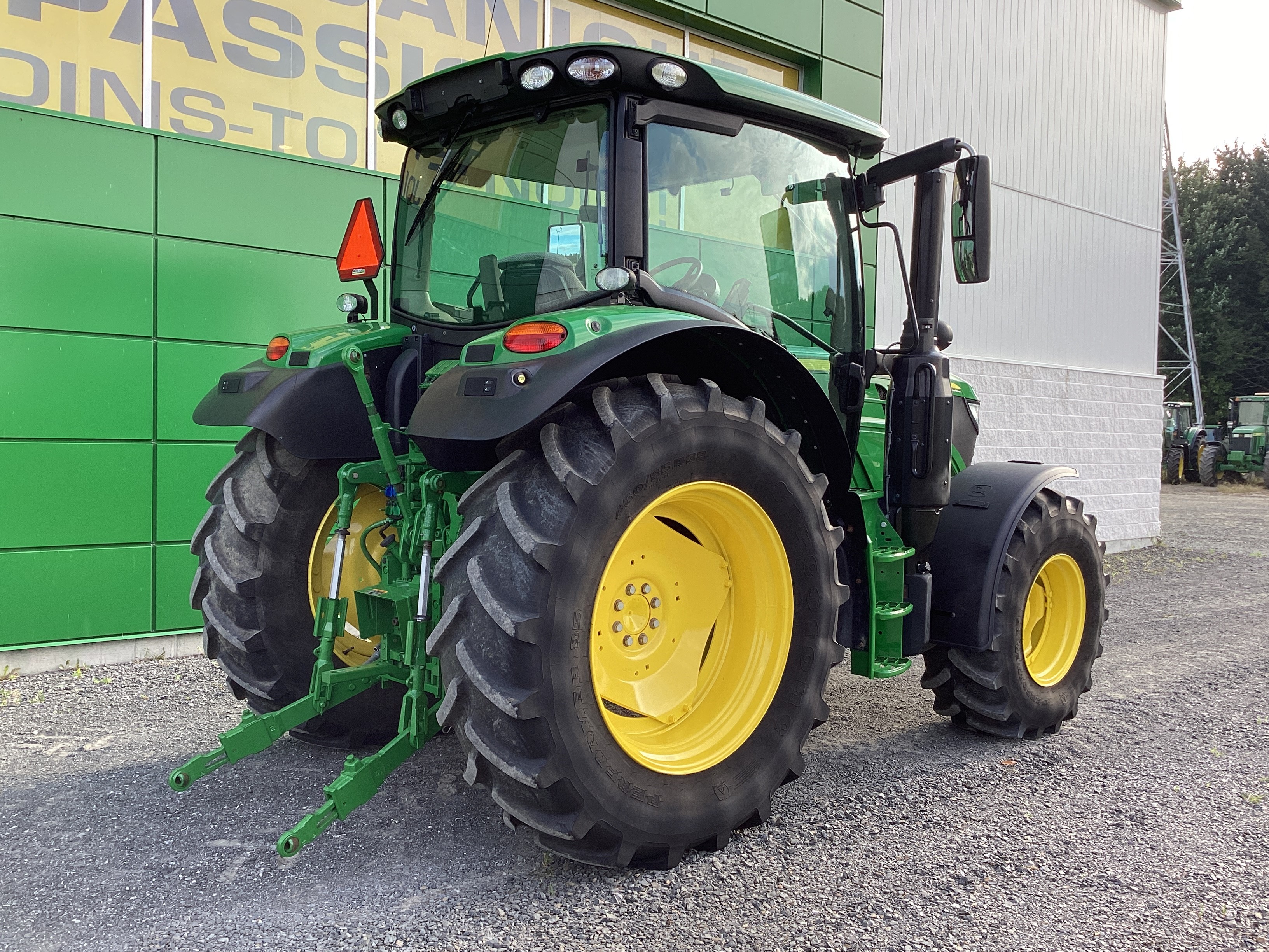 John Deere 6110R 