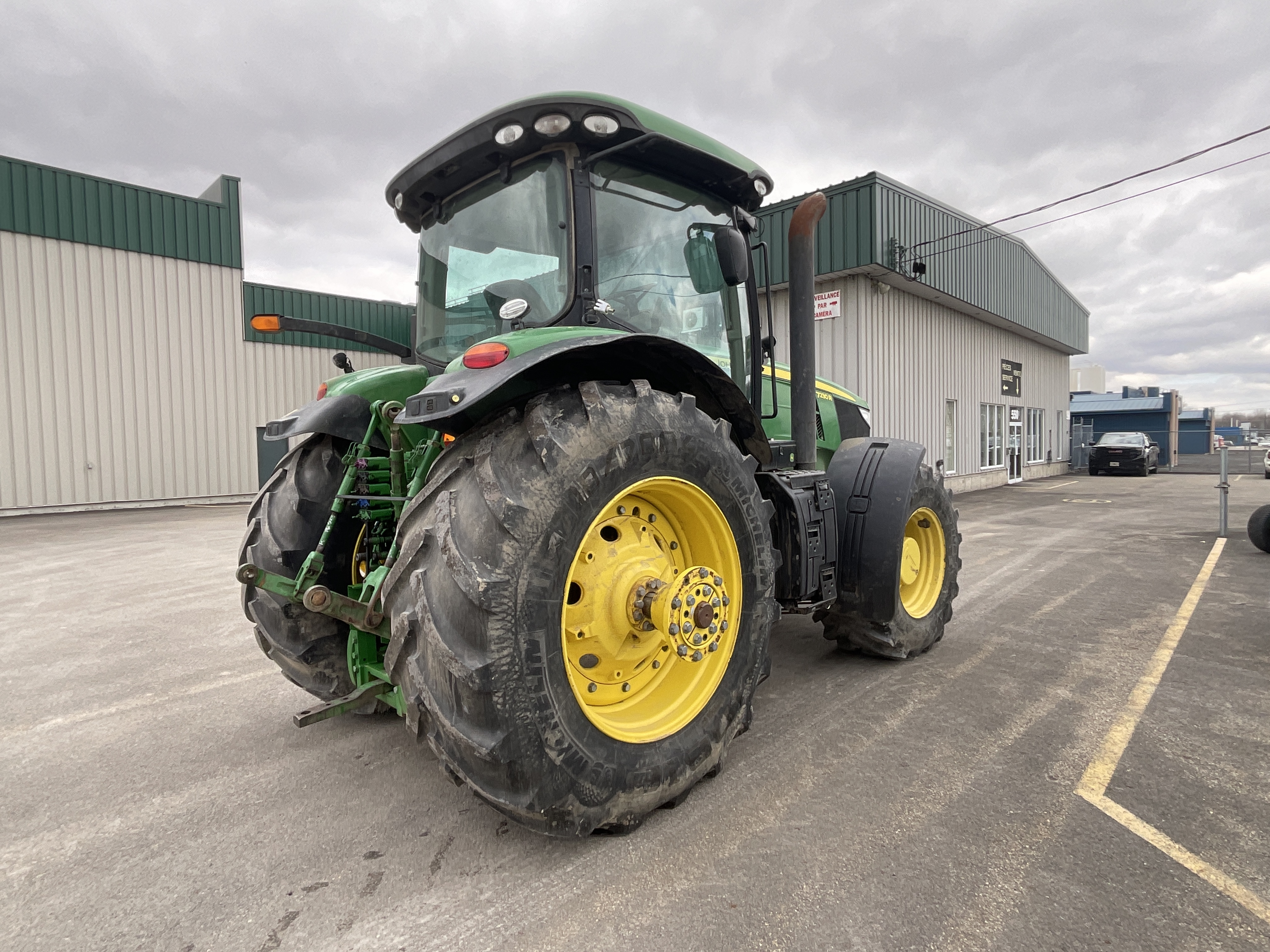 John Deere 7230R FRT HITCH PTO