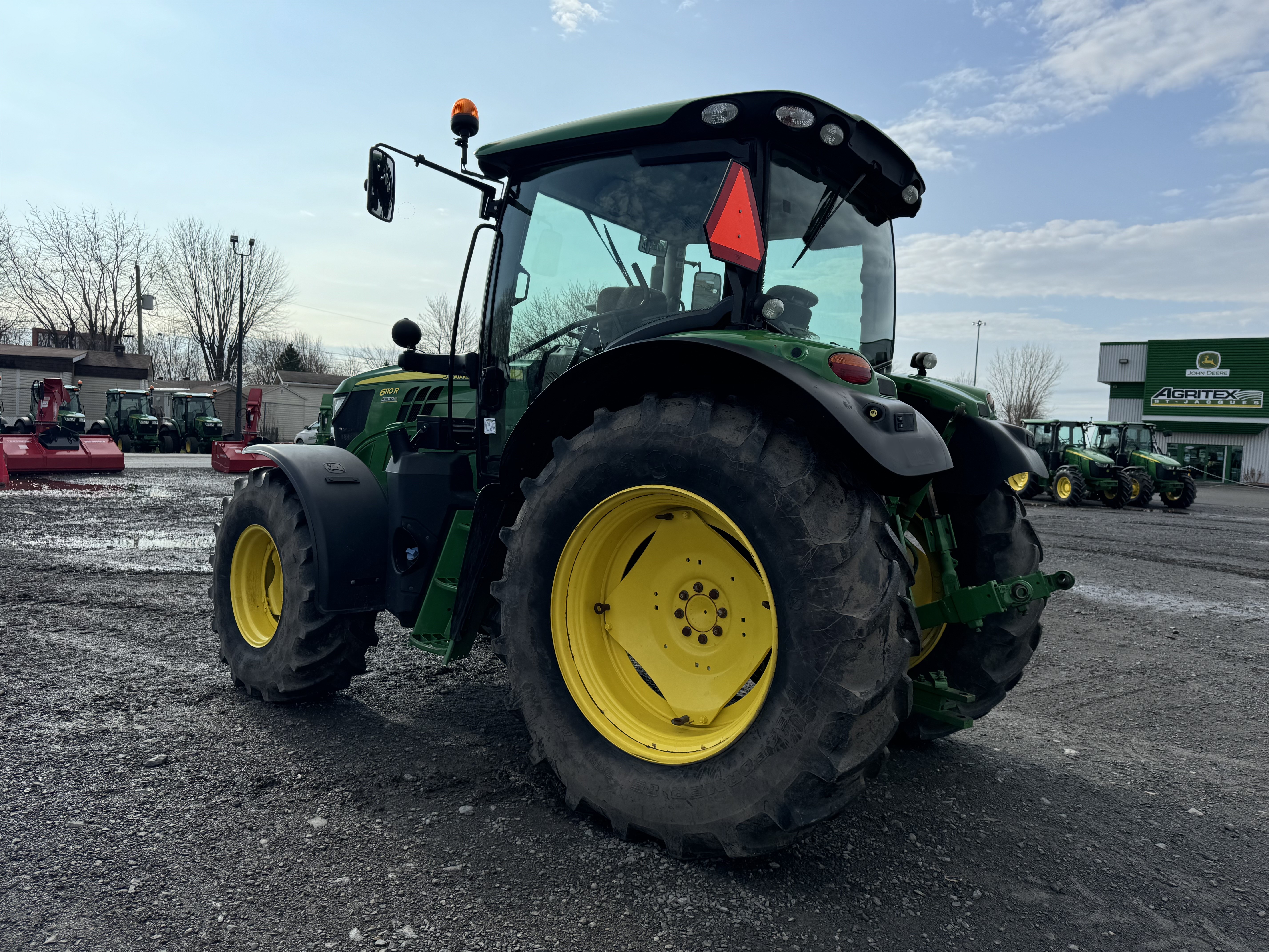John Deere 6110R 