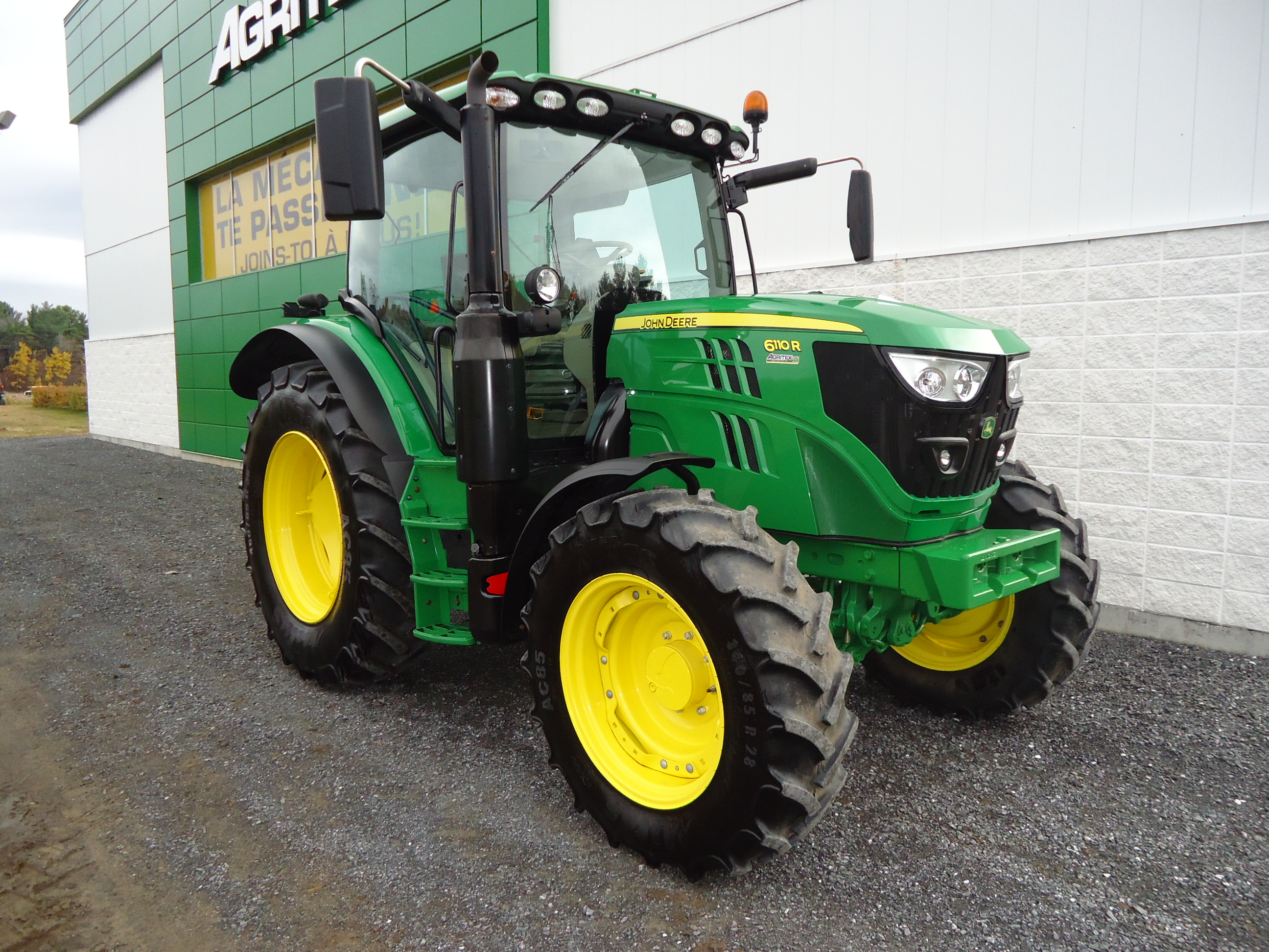 John Deere 6110R