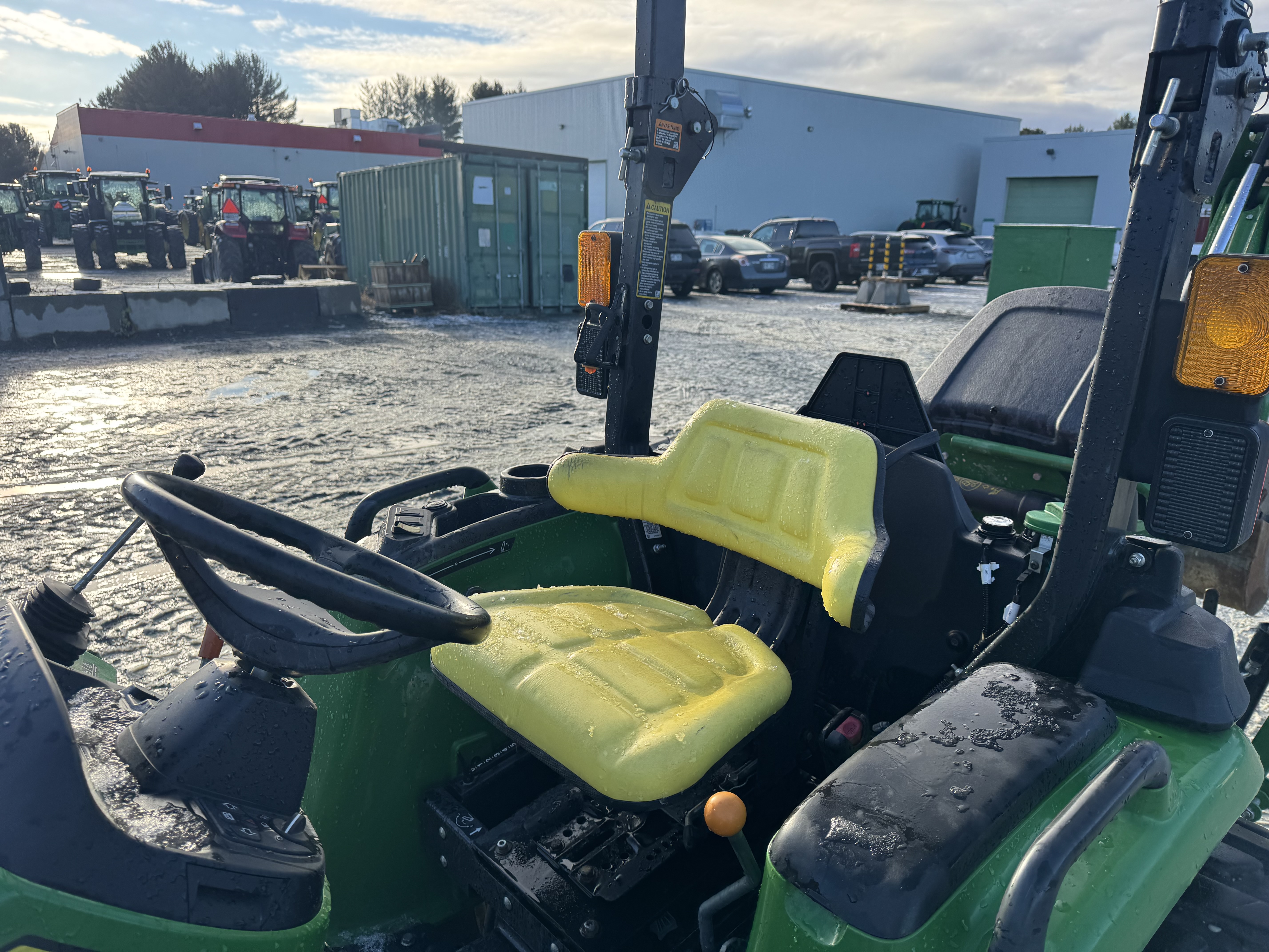 John Deere 3025E TLB