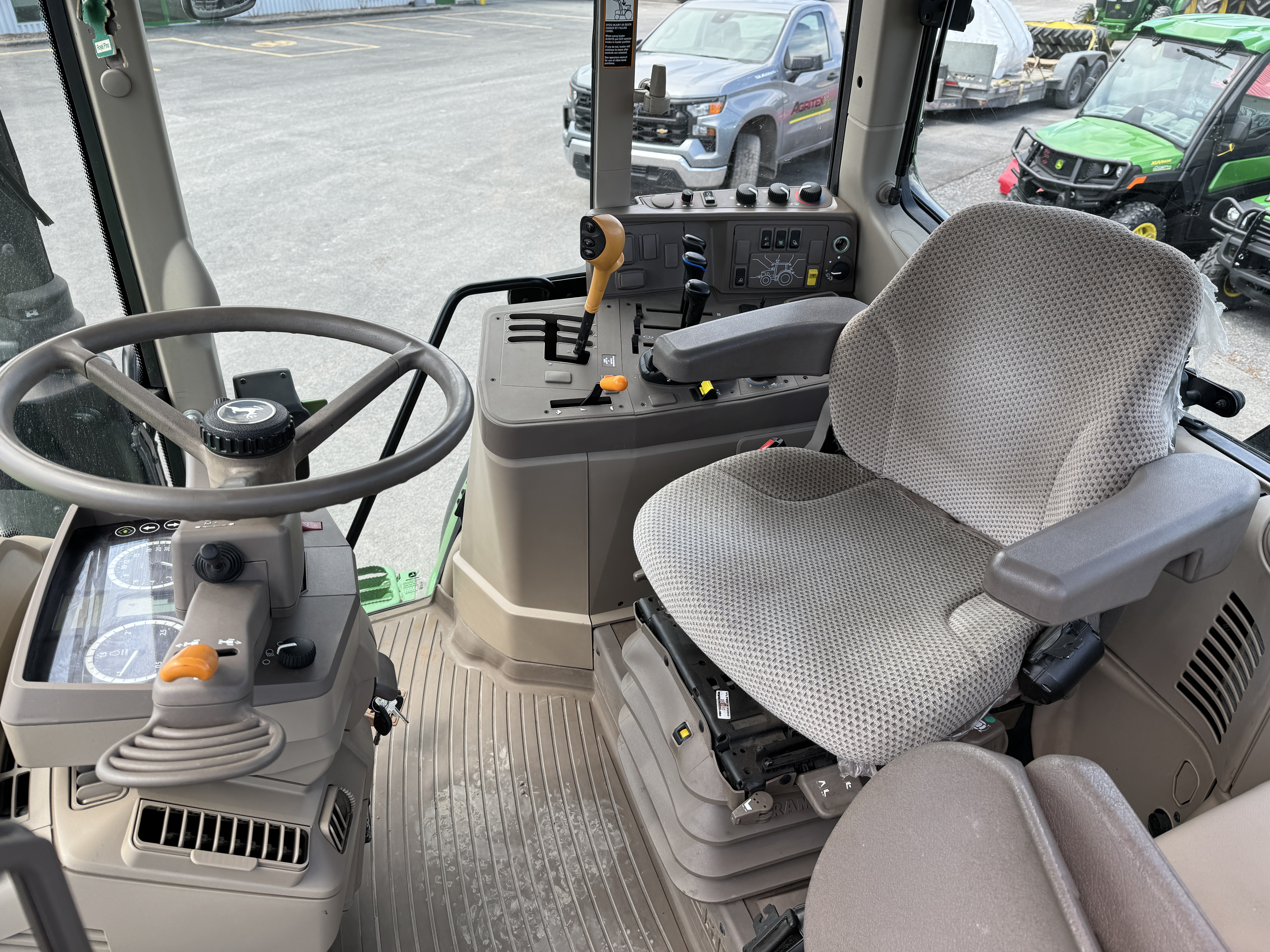 John Deere 6110M 