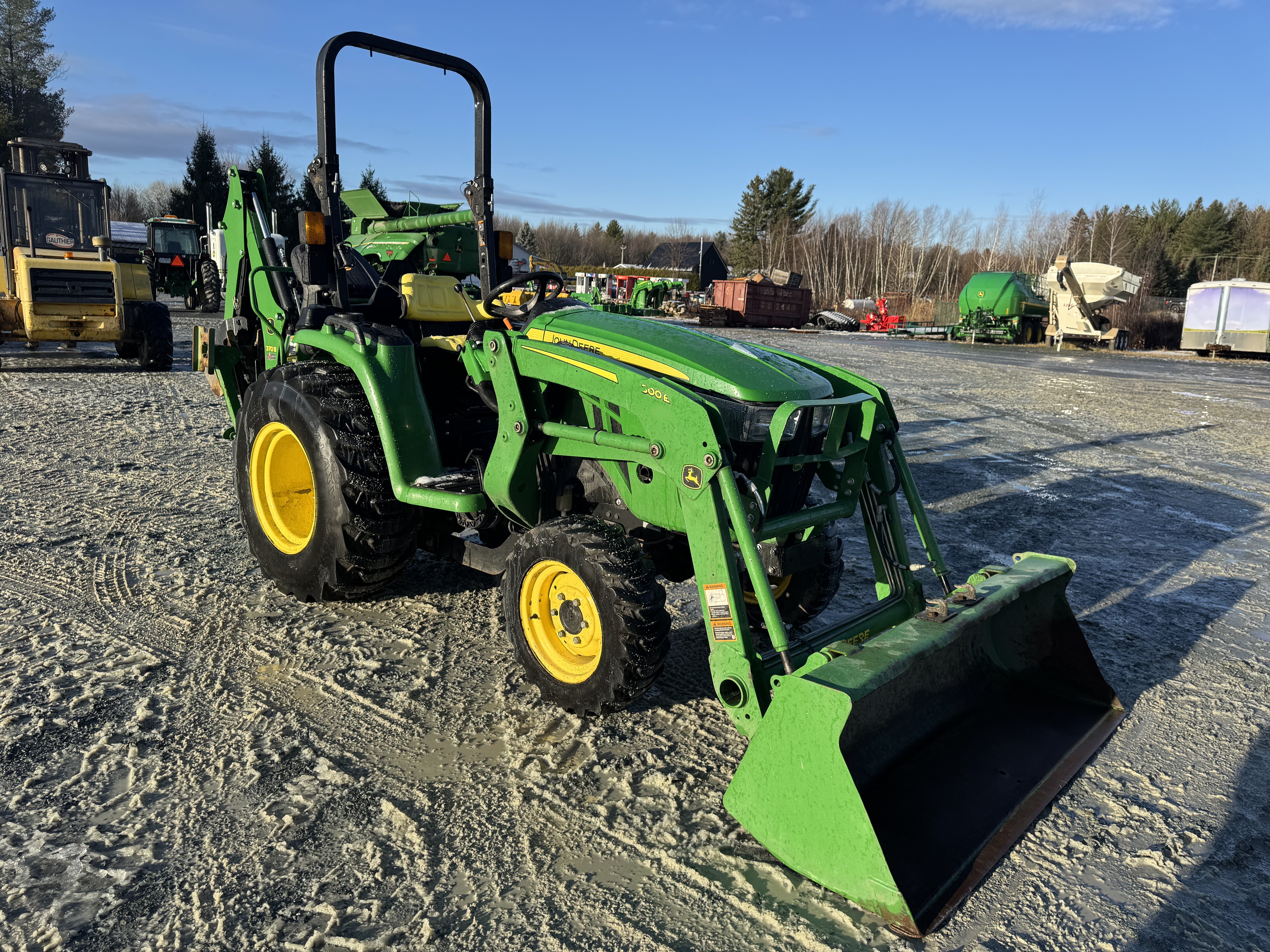 John Deere 3025E TLB