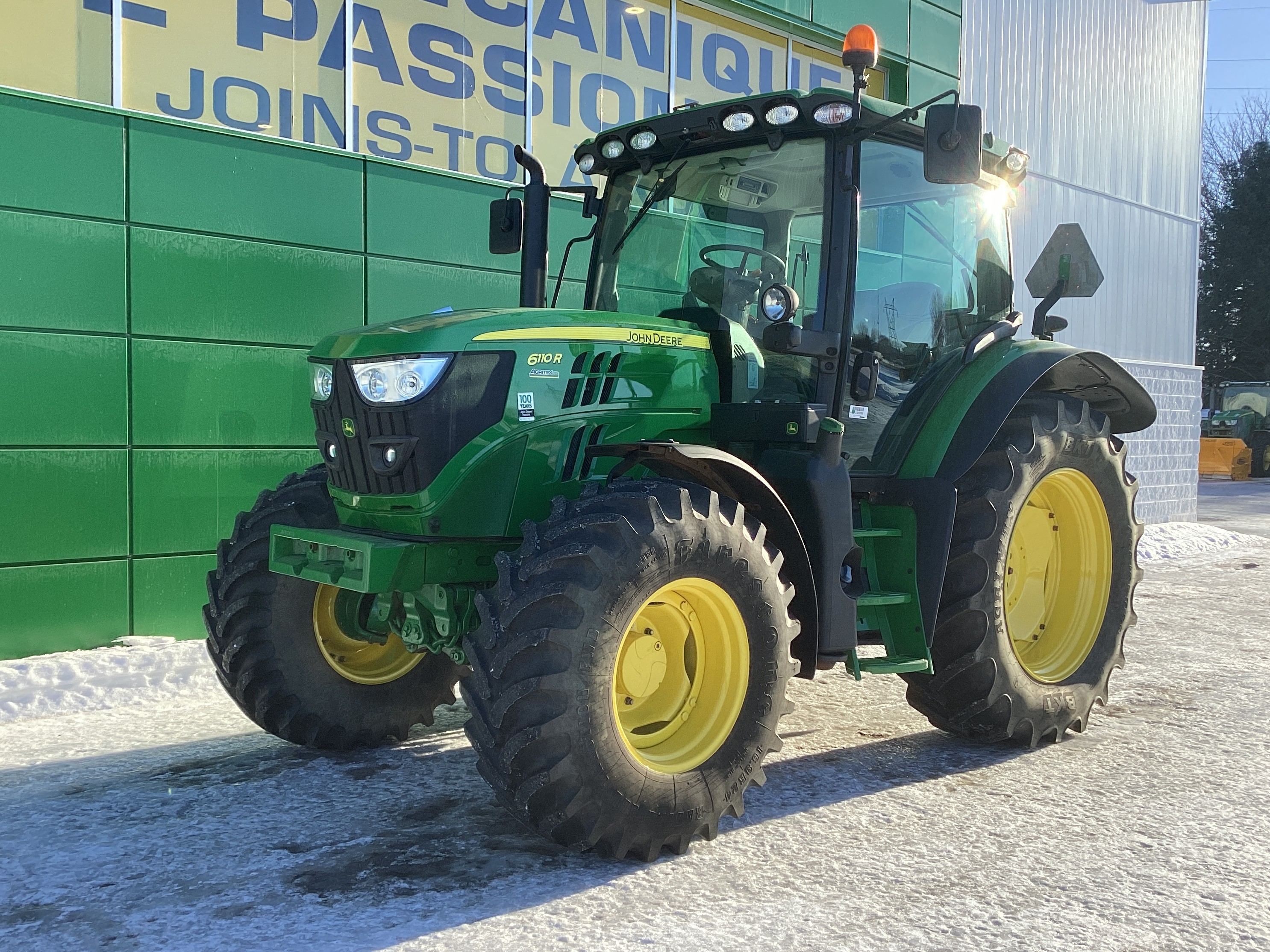 John Deere 6110R 