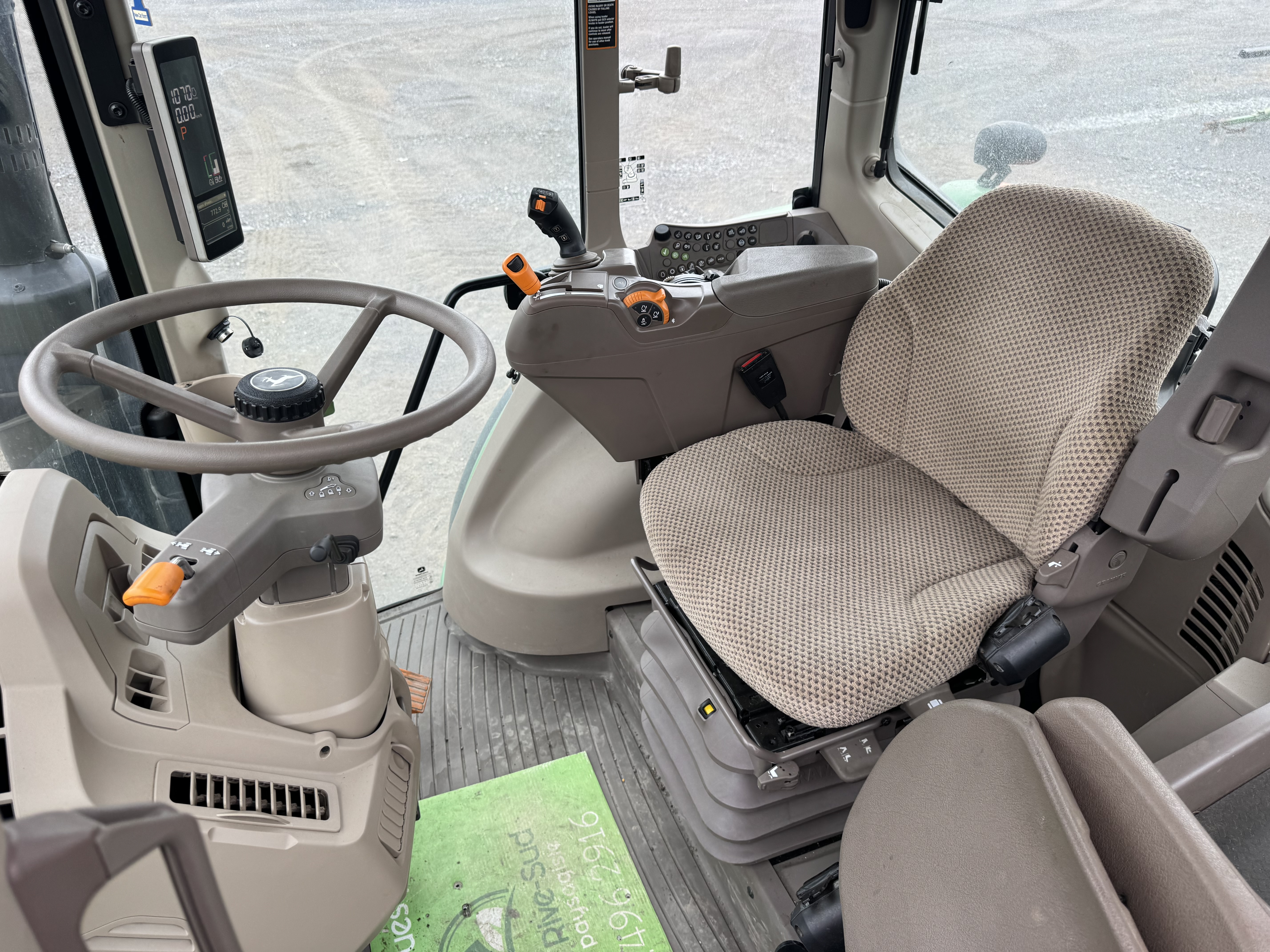 John Deere 6110M