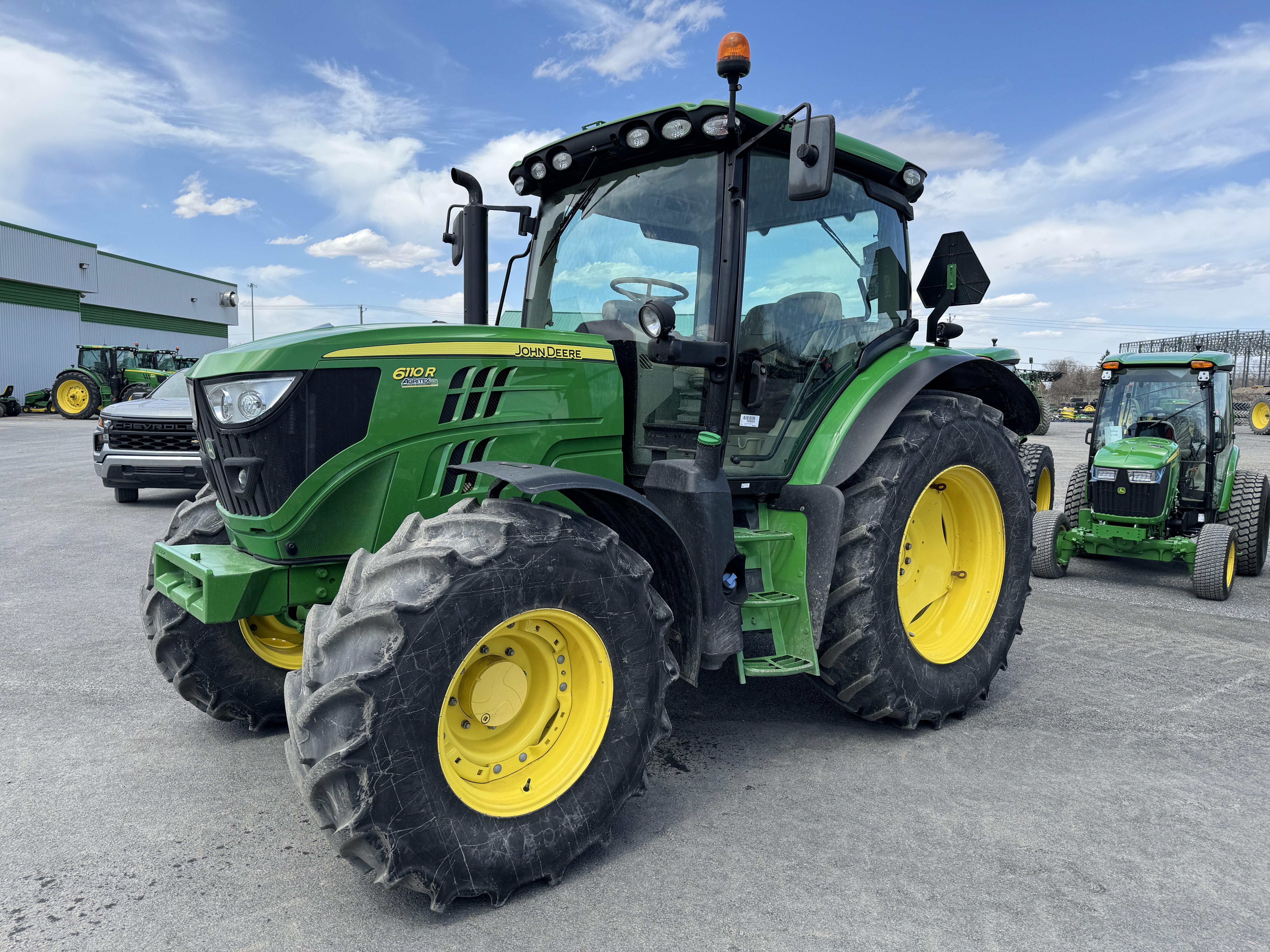 John Deere 6110R 
