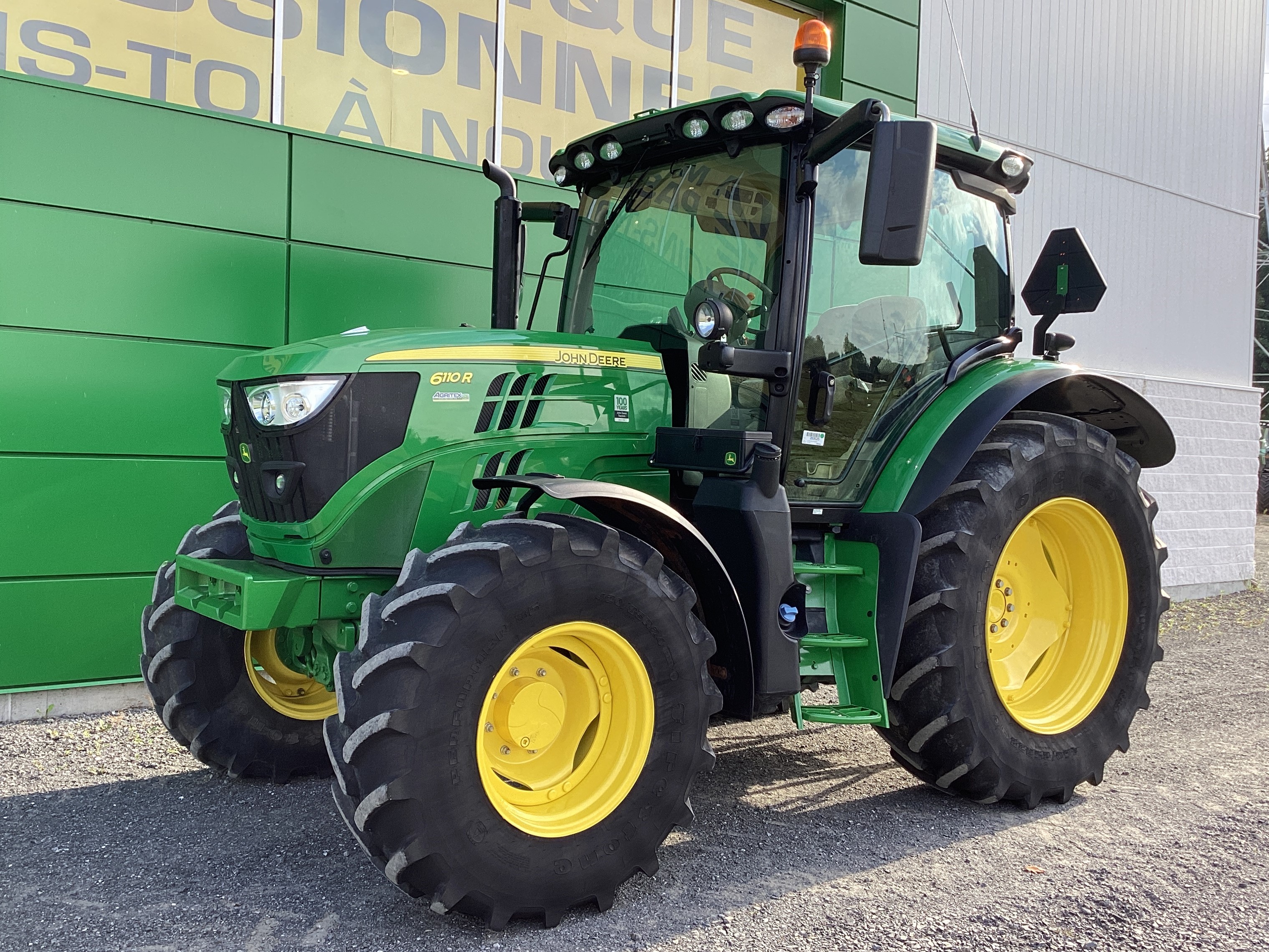 John Deere 6110R 