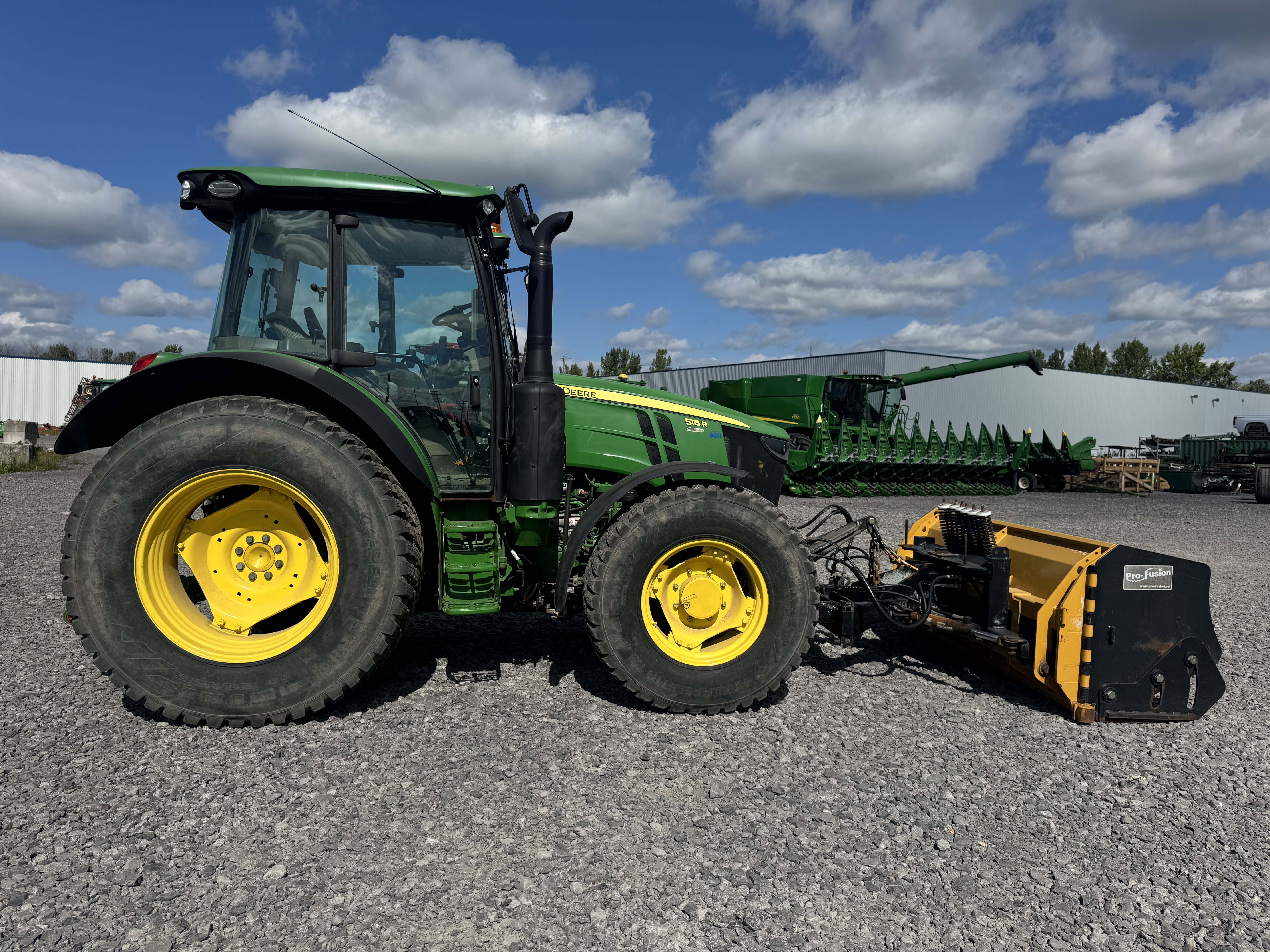 John Deere 5115R GRATTE