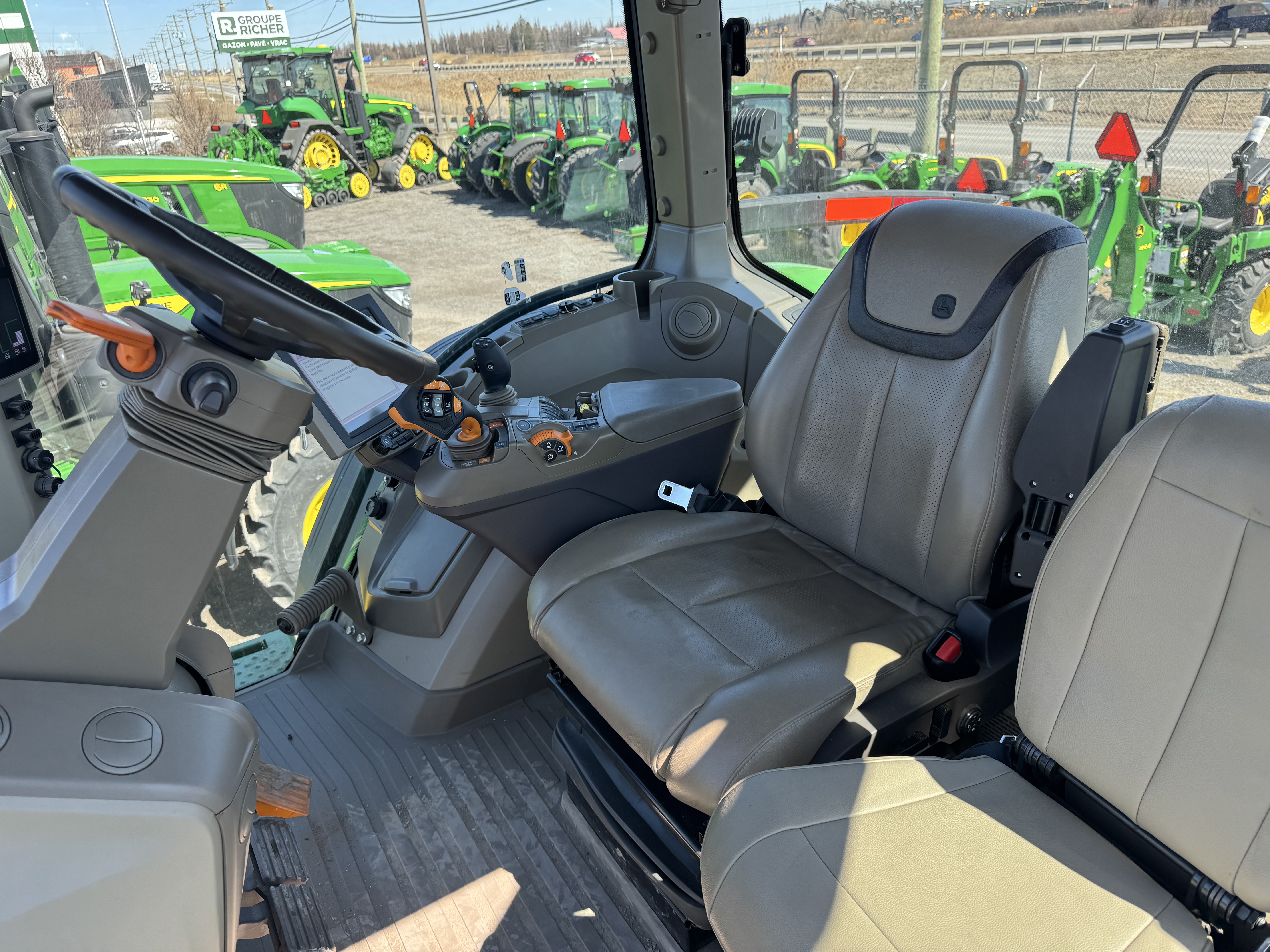 John Deere 8R 230 FRT HITCH