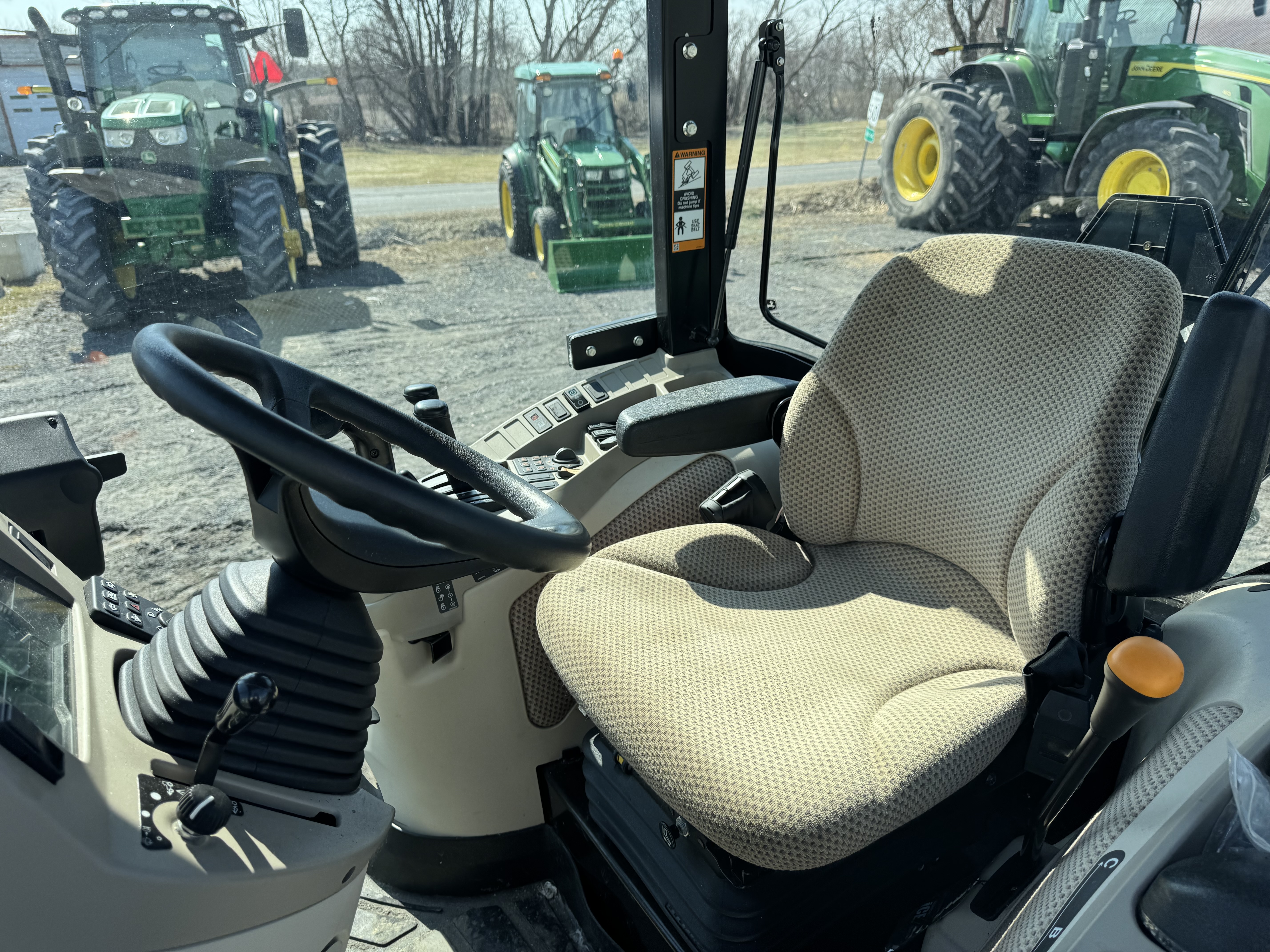 John Deere 4066R GRATTE NOKIAN    