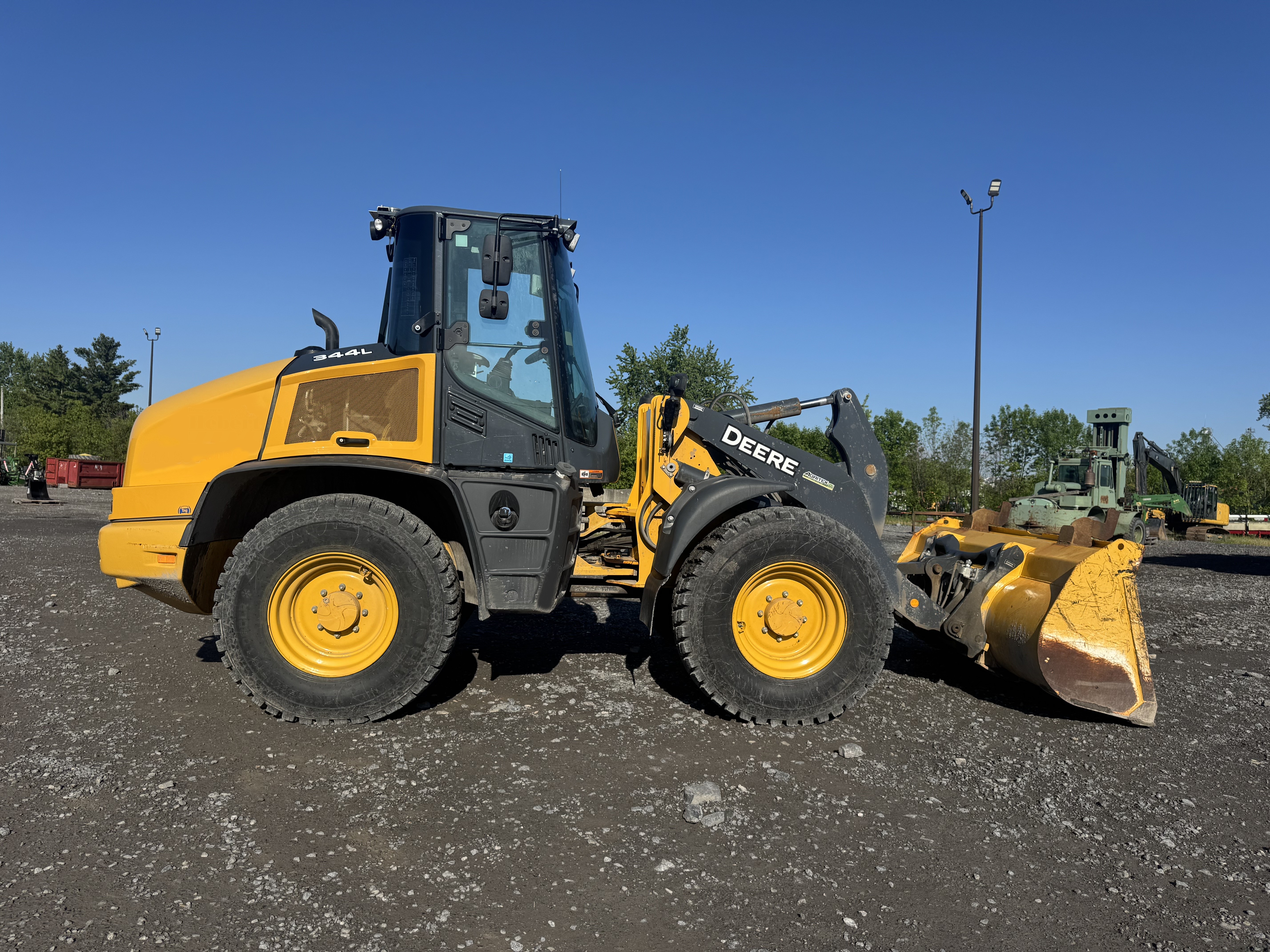 John Deere 344L