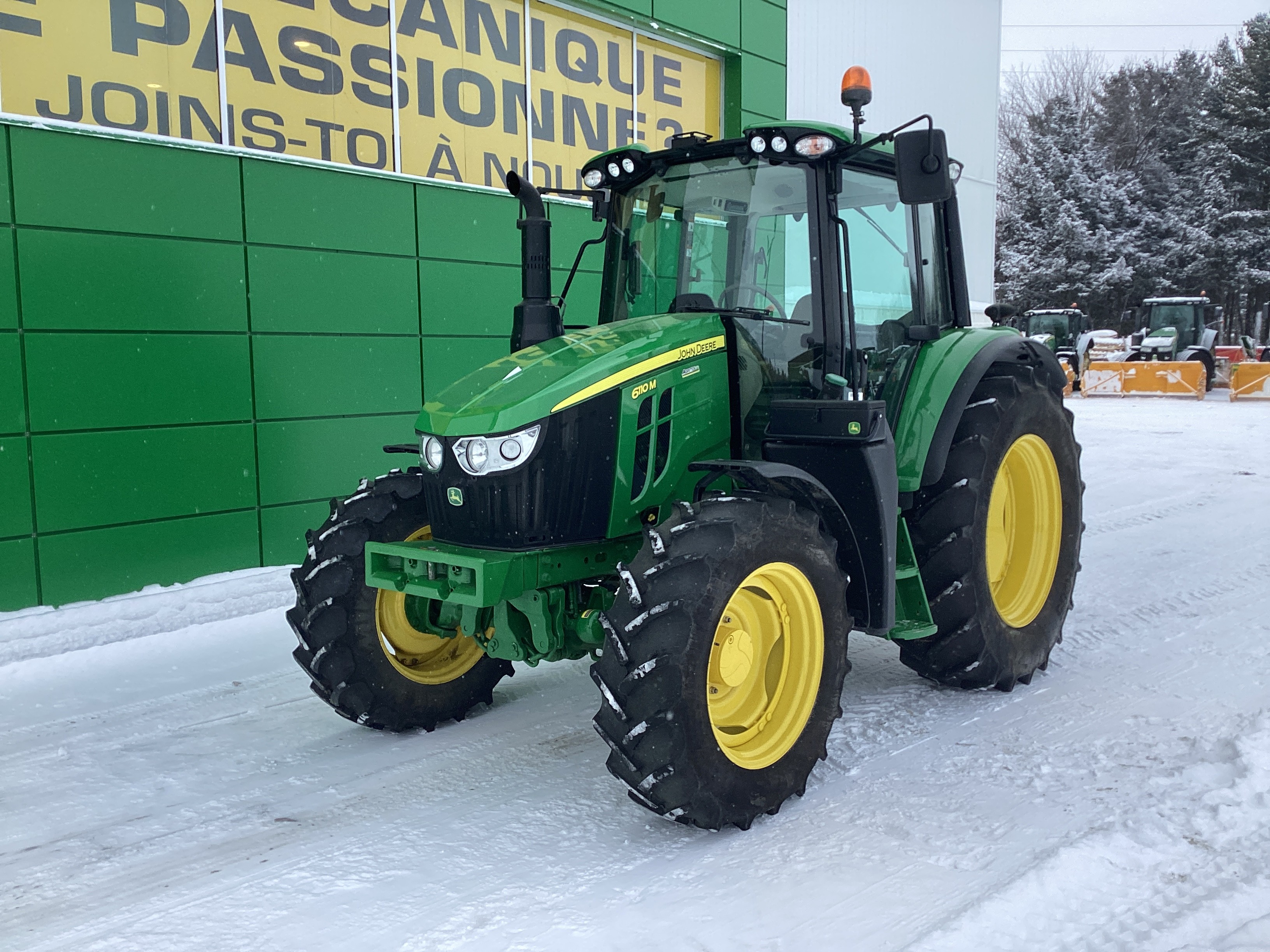 John Deere 6110M