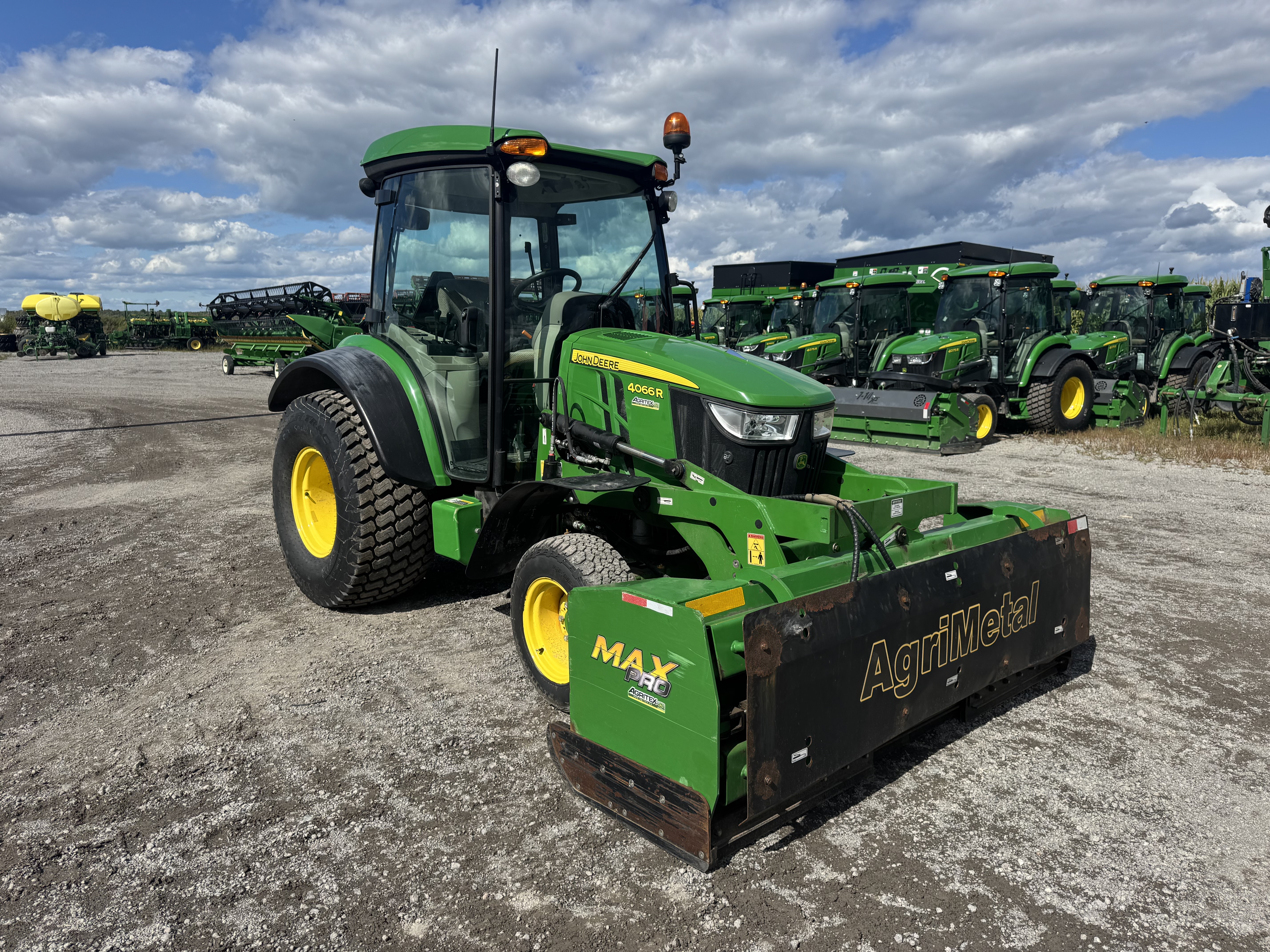 John Deere 4066R GRATTE TURF    