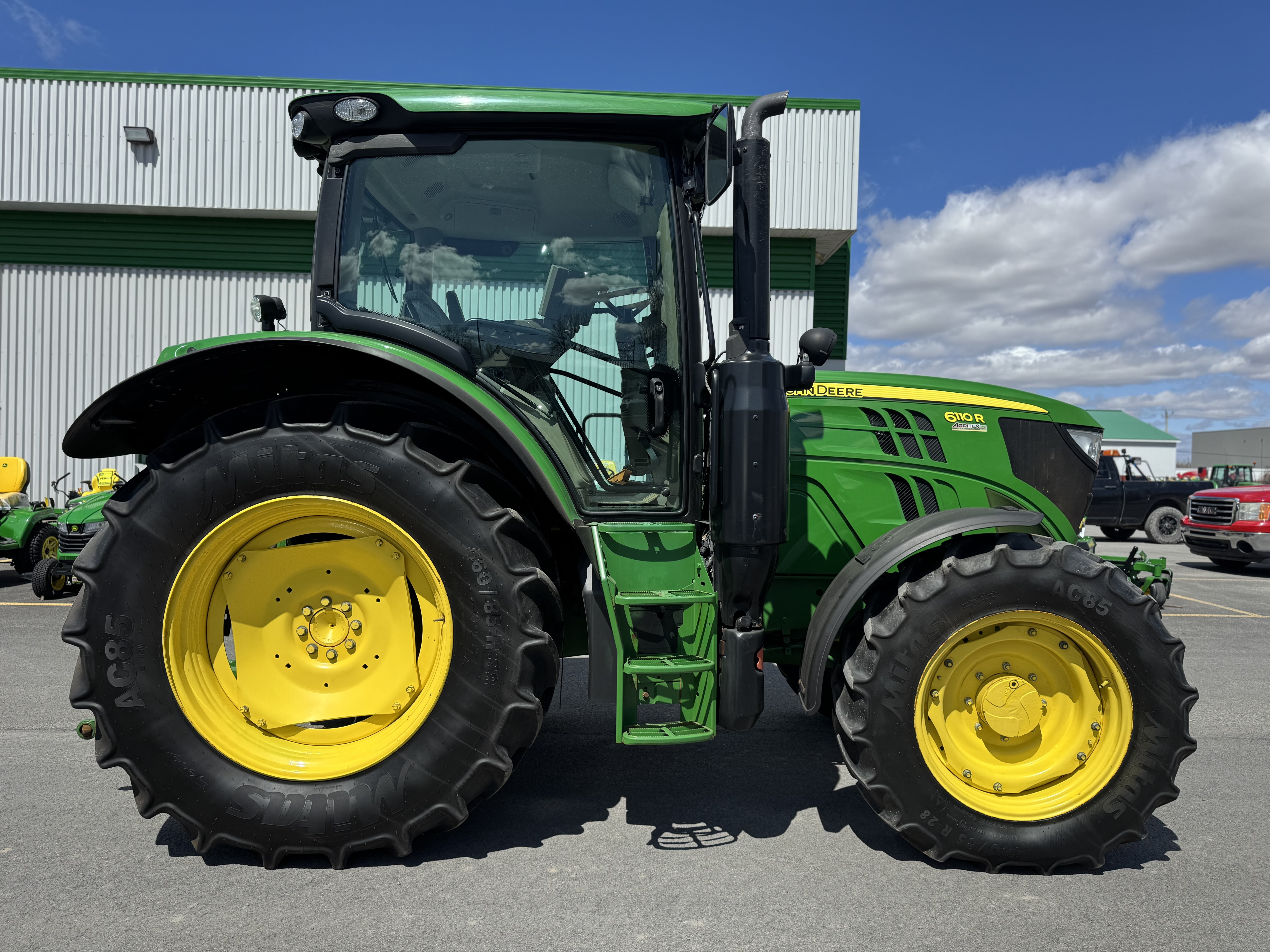 John Deere 6110R 