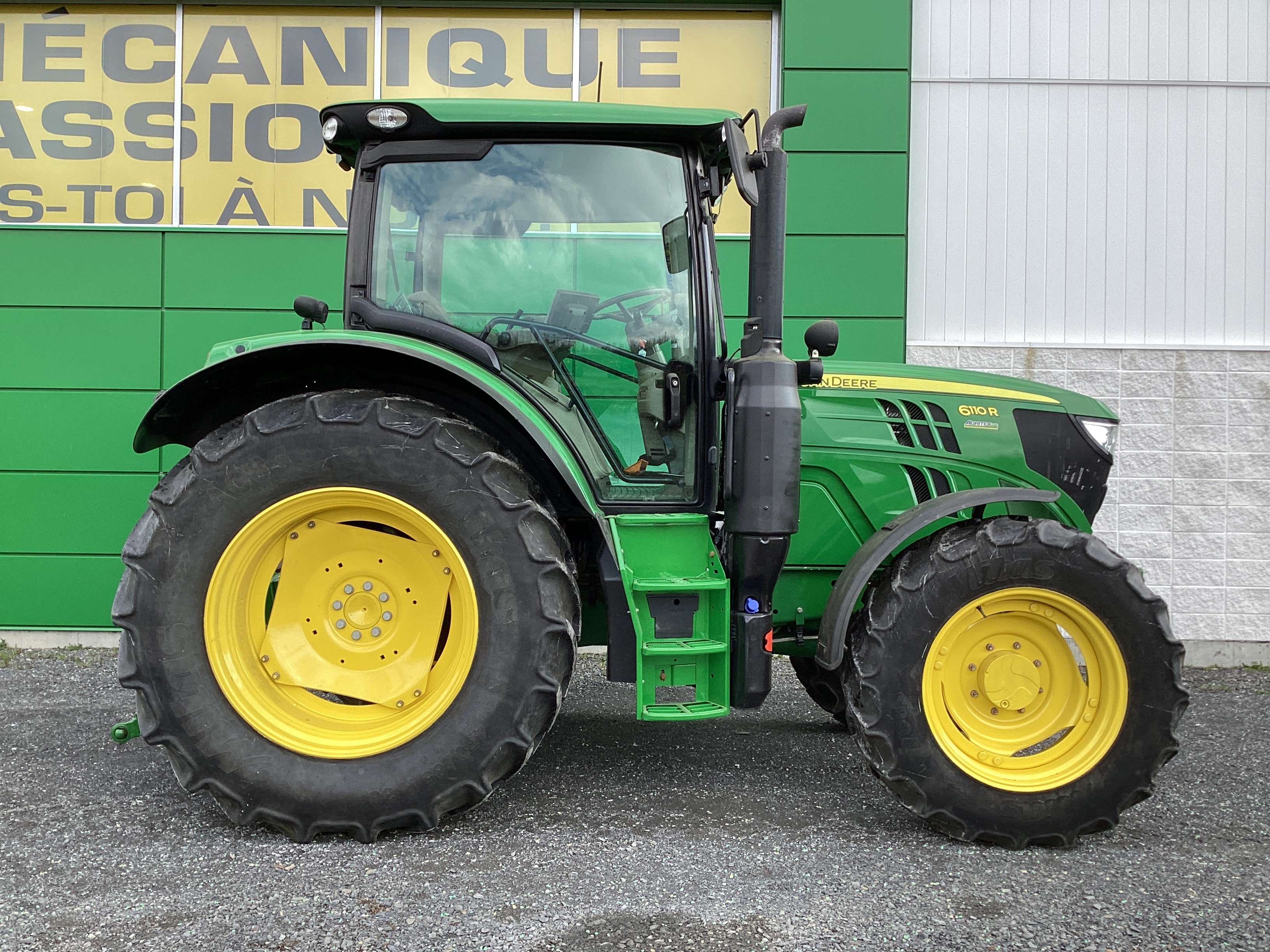 John Deere 6110R